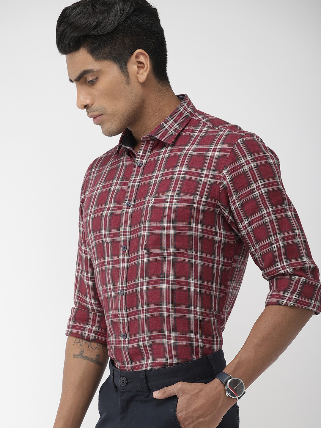 

Indian Terrain Men Maroon & White Slim Fit Checked Linen Casual Shirt