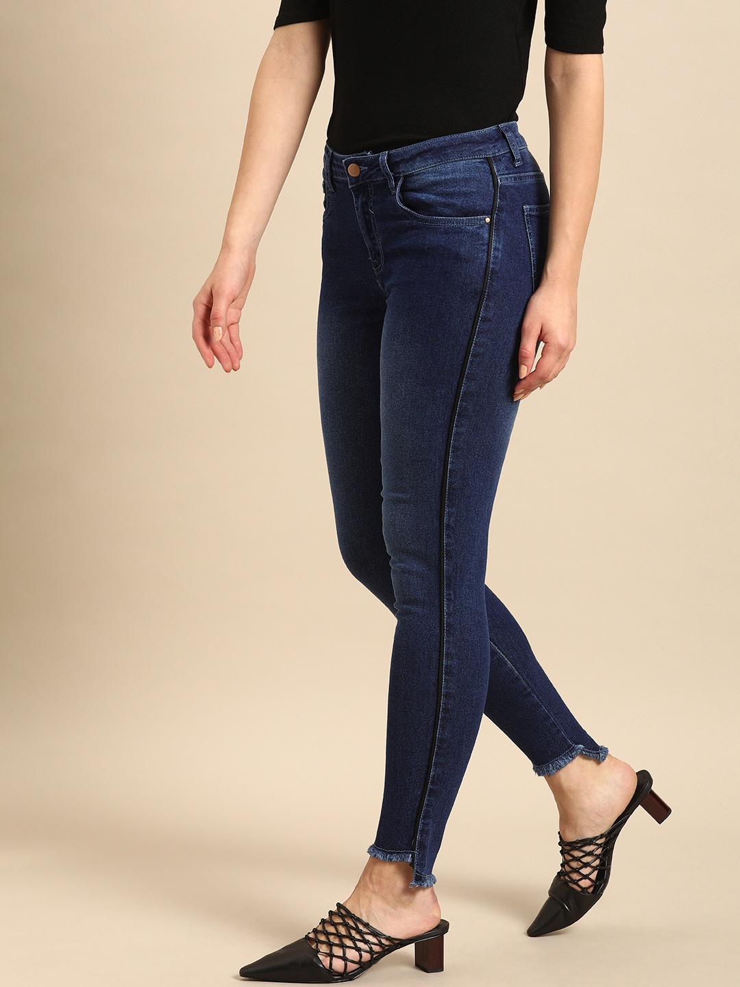 

DressBerry Women Blue Skinny Fit Mid-Rise Clean Look Stretchable Ankle Length Jeans