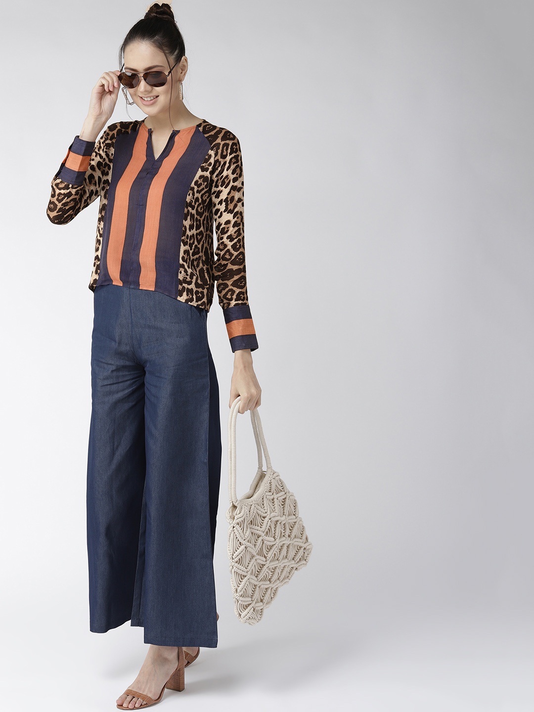 

Style Quotient Women Navy Blue & Peach-Coloured Printed Regualr Top, Brown