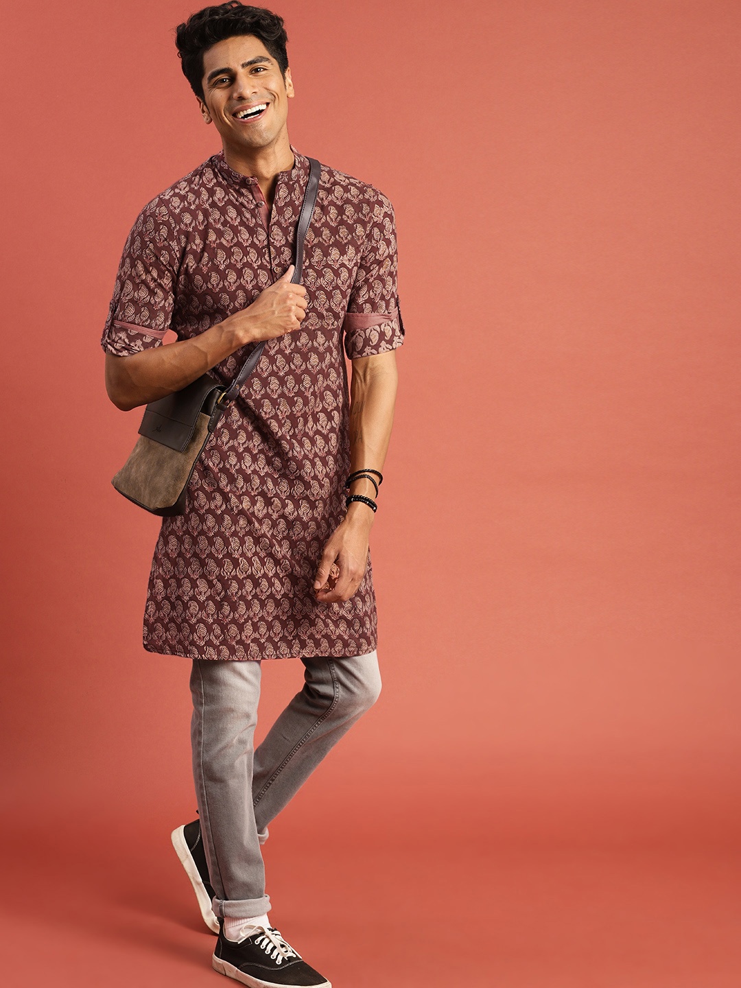 

Taavi Men Maroon Kalamkari Block Printed Straight Sustainable Kurta with Roll-Up Sleeves