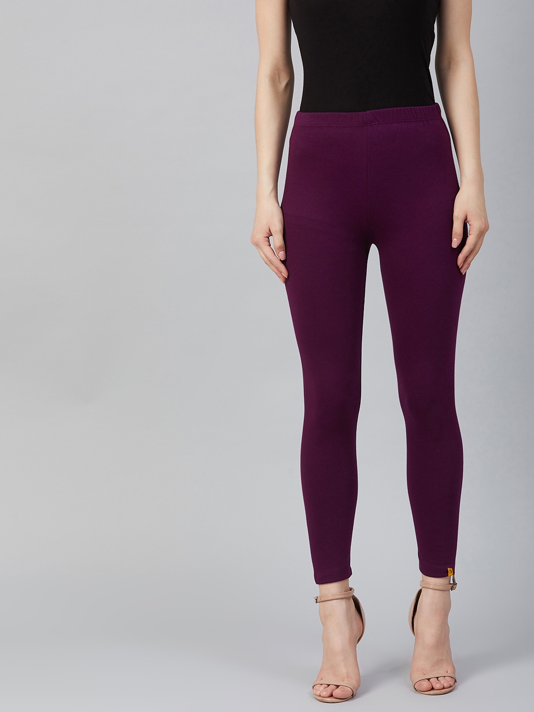 

AURELIA Women Aubergine Solid Leggings, Purple