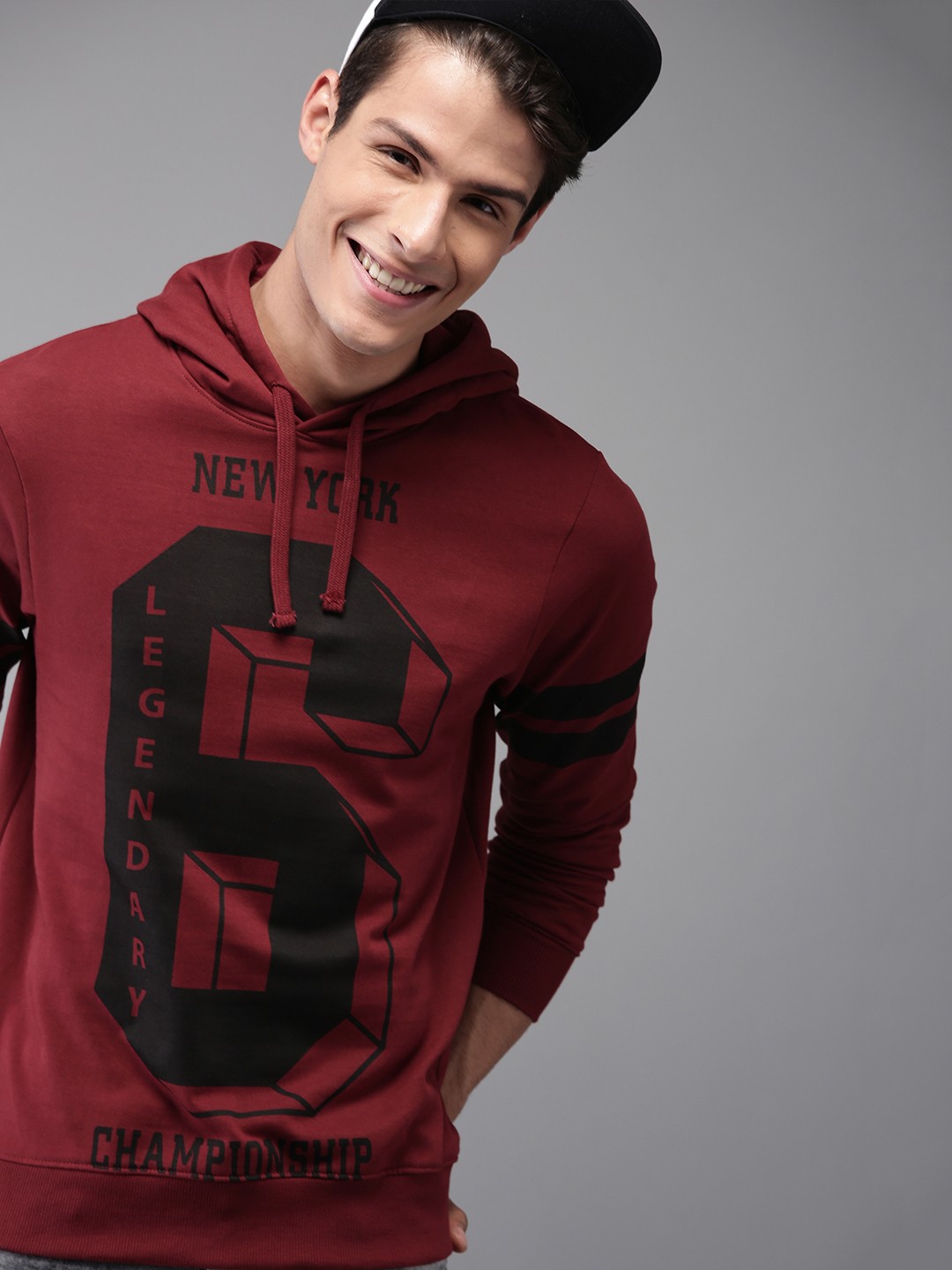 

HERE&NOW Men Maroon & Black Printed Hooded Sweatshirt