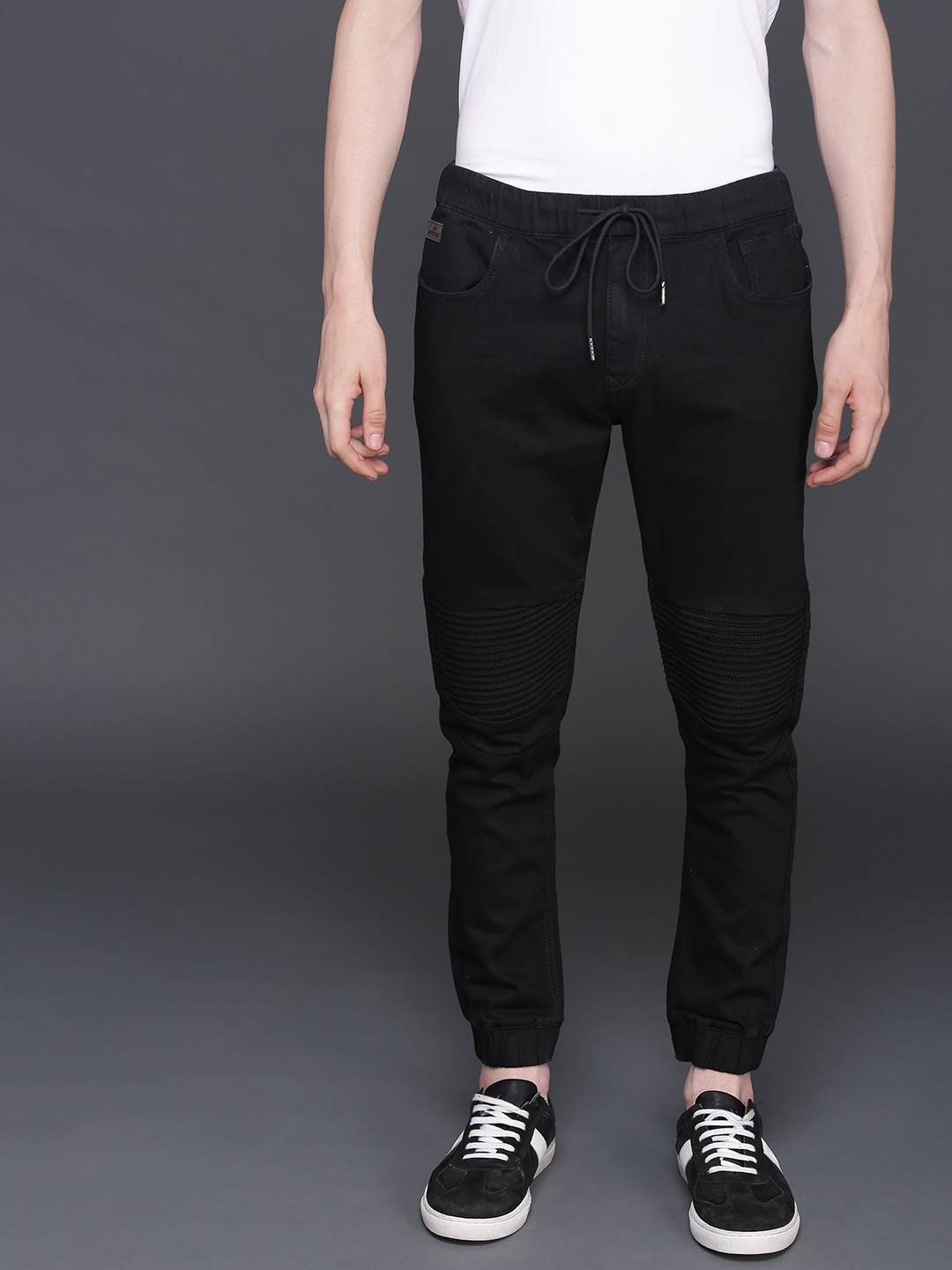 

WROGN Men Black Mid-Rise Clean Look Stretchable Jogger Jeans