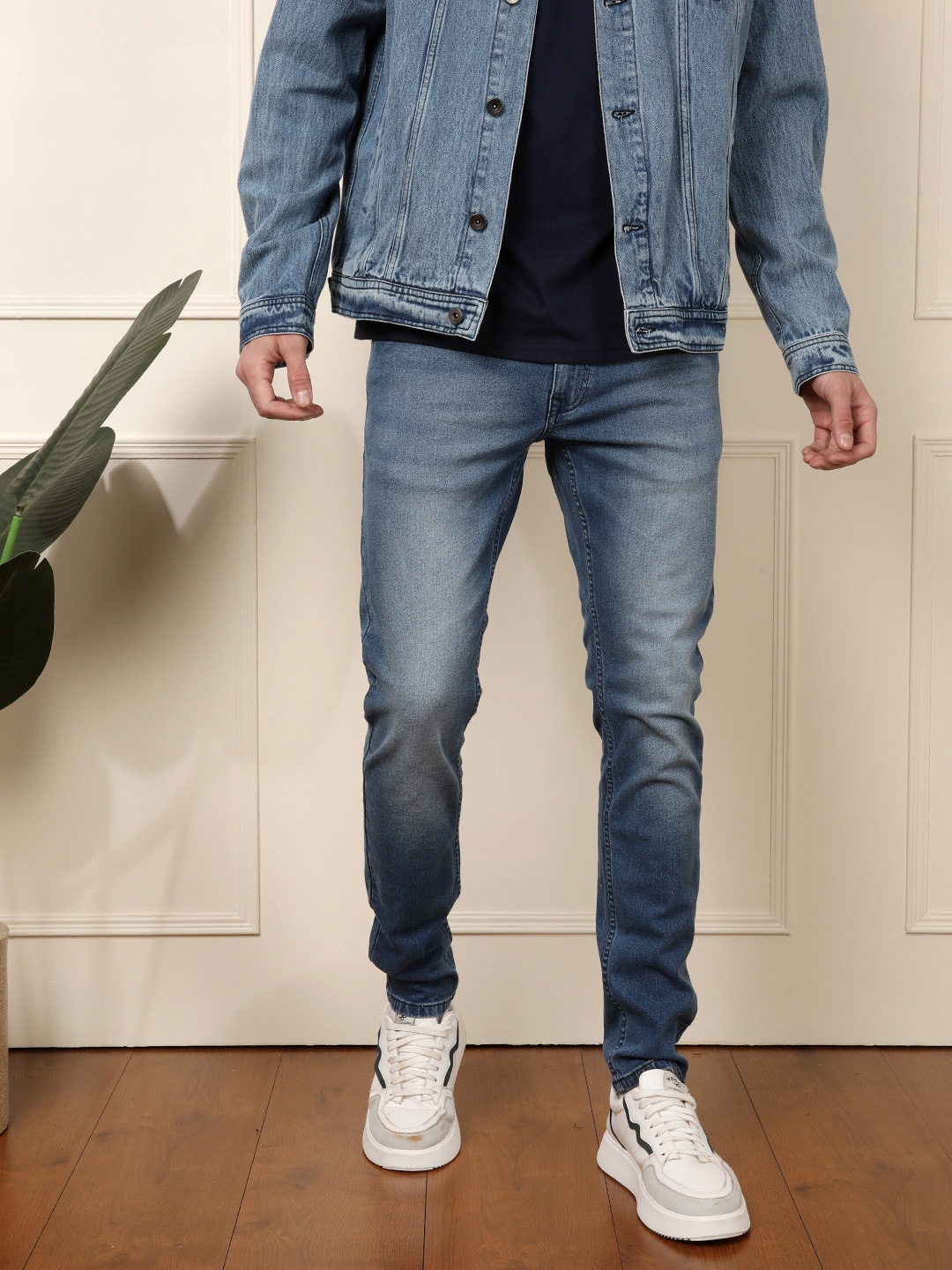 

WROGN Men Blue Skinny Fit Mid-Rise Clean Look Stretchable Jeans