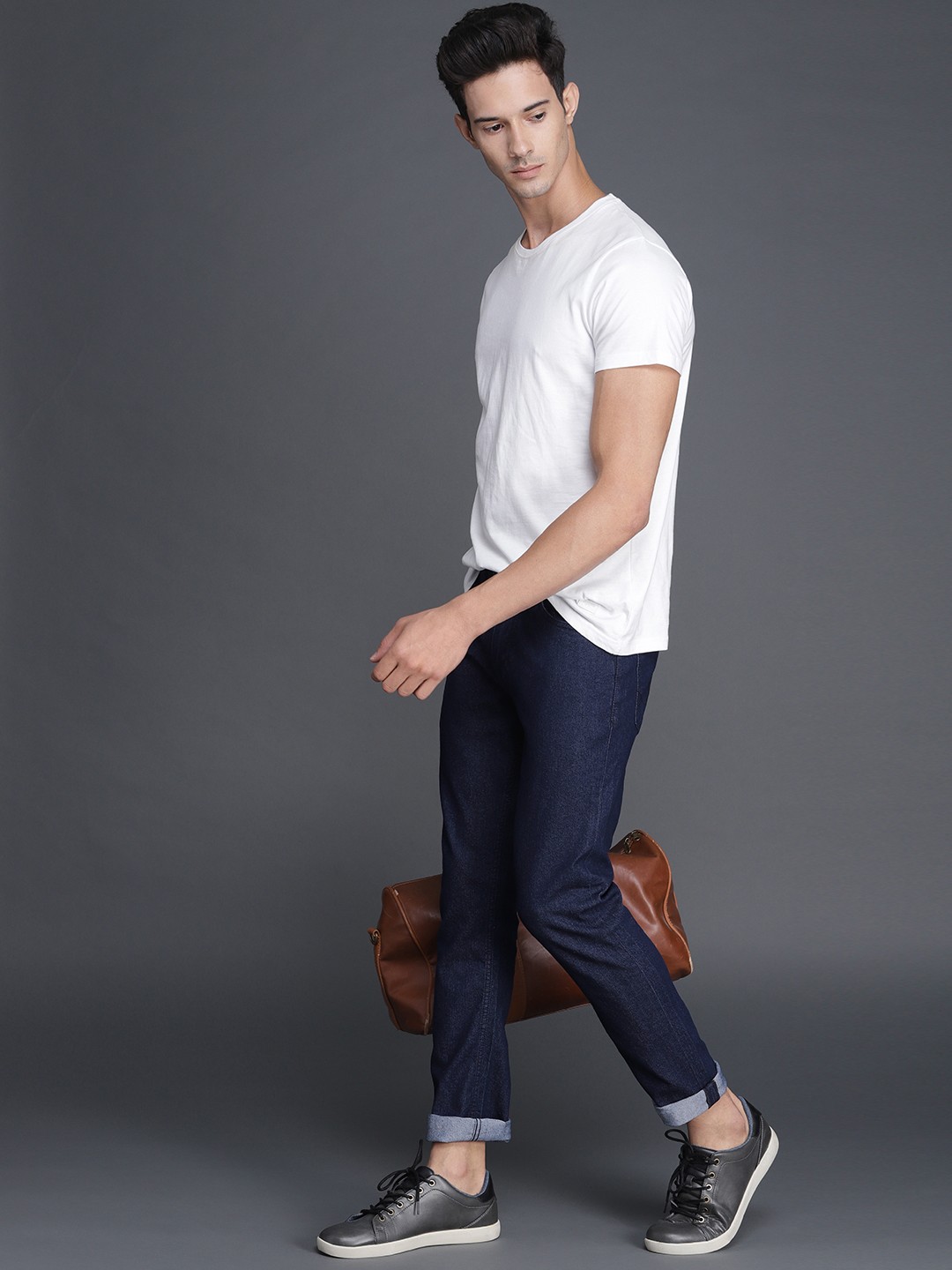 

WROGN Men Blue Slim Fit Mid-Rise Clean Look Stretchable Jeans
