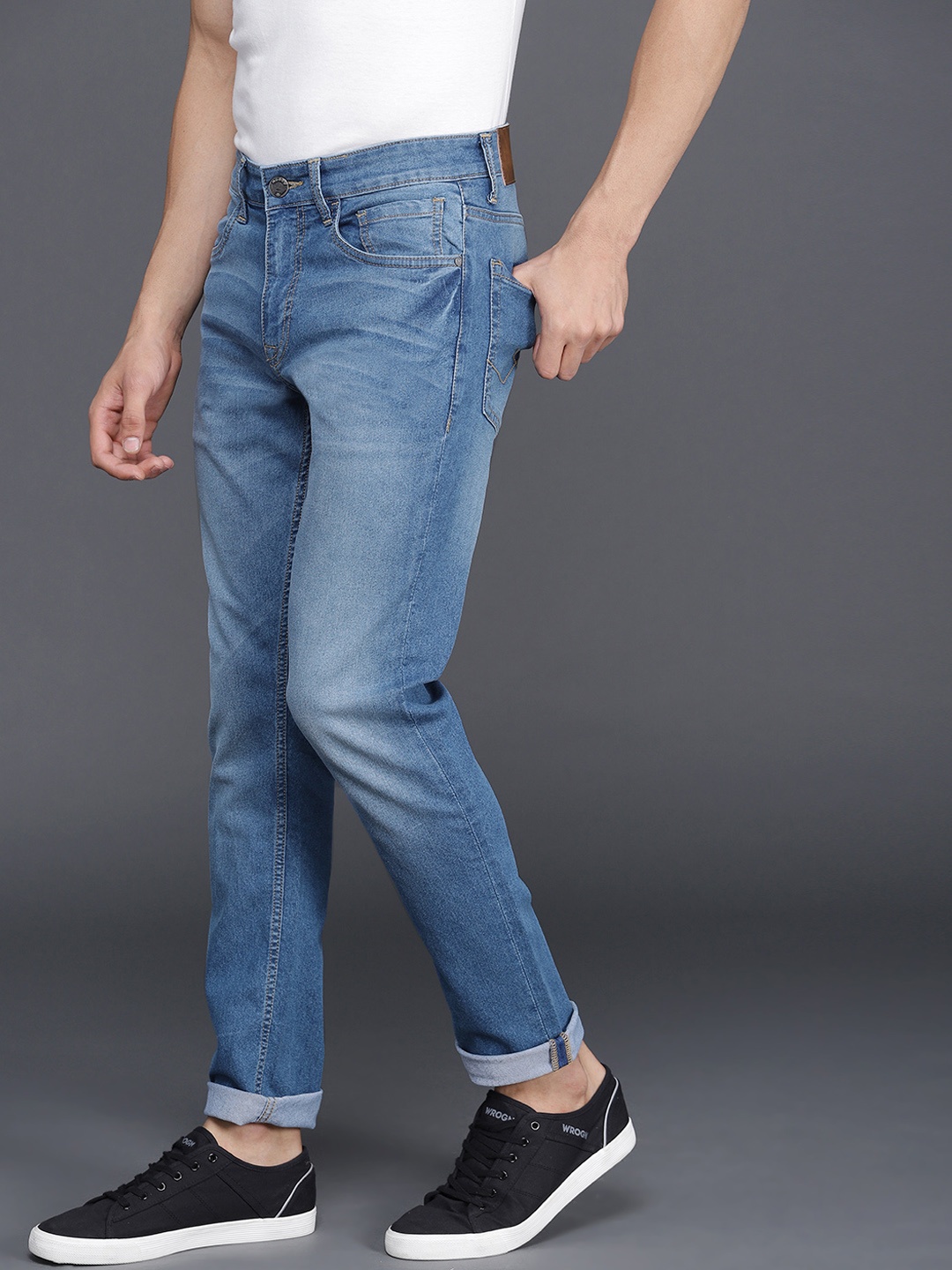 

WROGN Men Blue Slim Fit Mid-Rise Clean Look Stretchable Jeans
