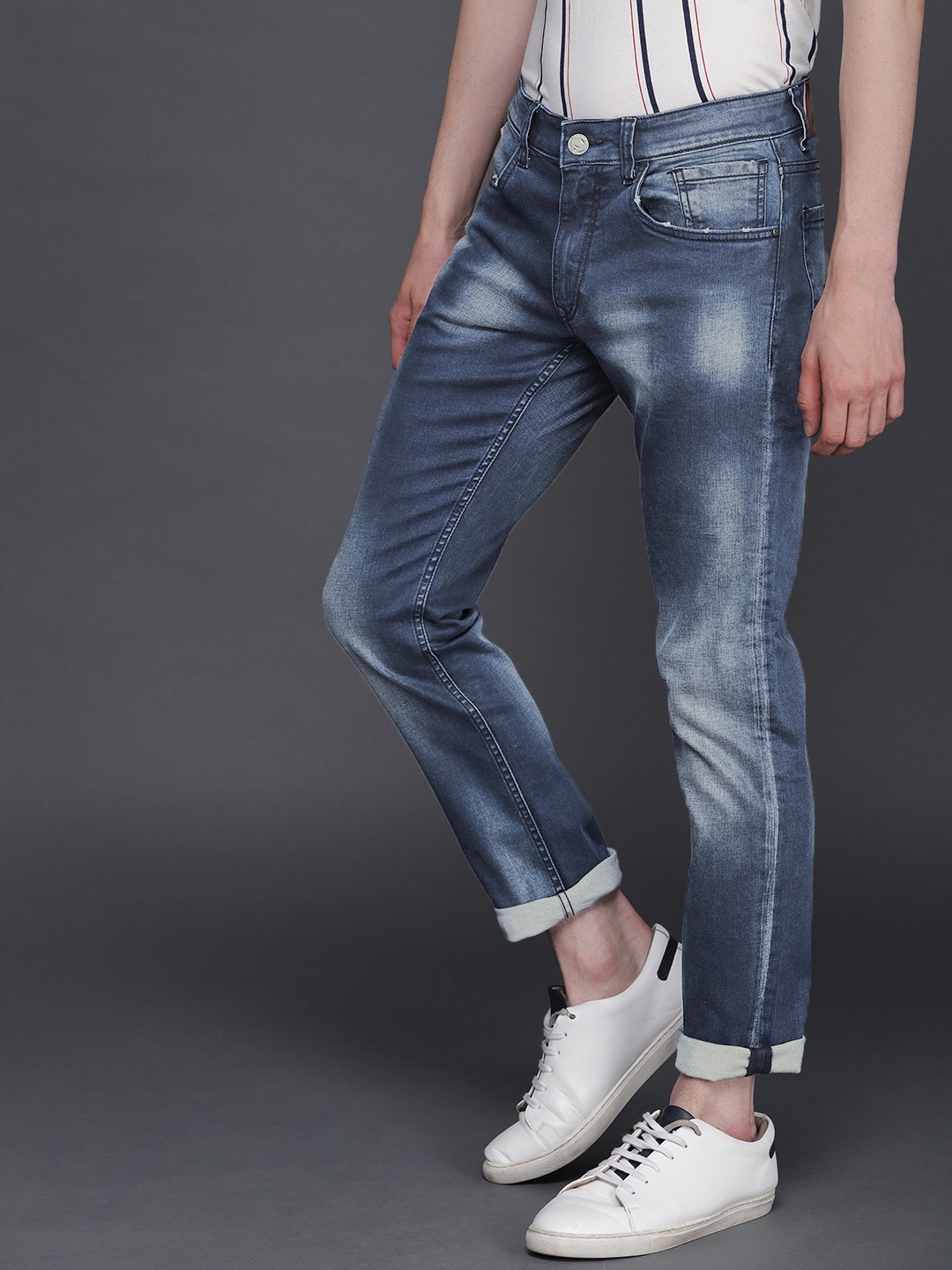 

WROGN Men Blue Slim Fit Mid-Rise Clean Look Stretchable Jeans