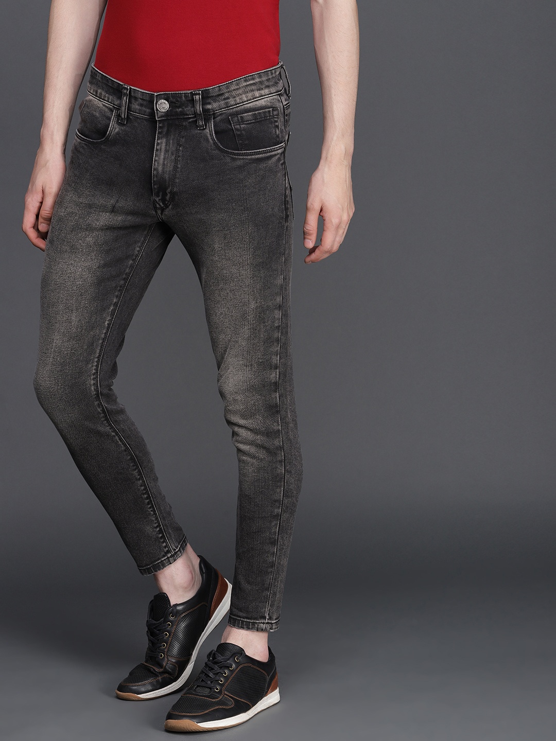 

WROGN Men Black Tapered Fit Mid-Rise Clean Look Stretchable Cropped Jeans