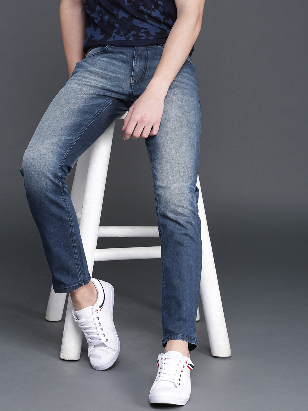 

WROGN Men Blue Slim Fit Mid-Rise Clean Look Stretchable Jeans