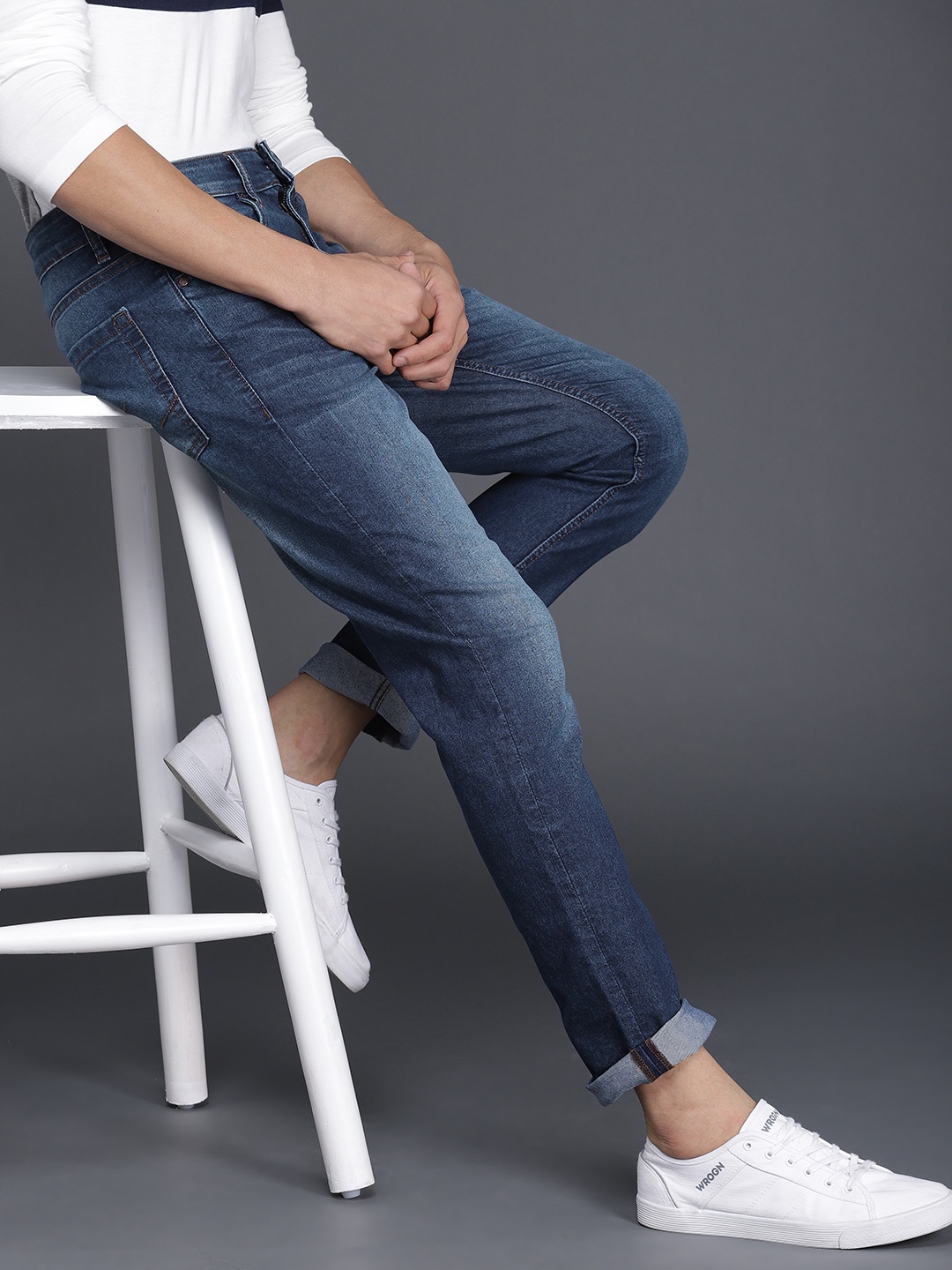 

WROGN Men Blue Slim Fit Mid-Rise Clean Look Stretchable Jeans