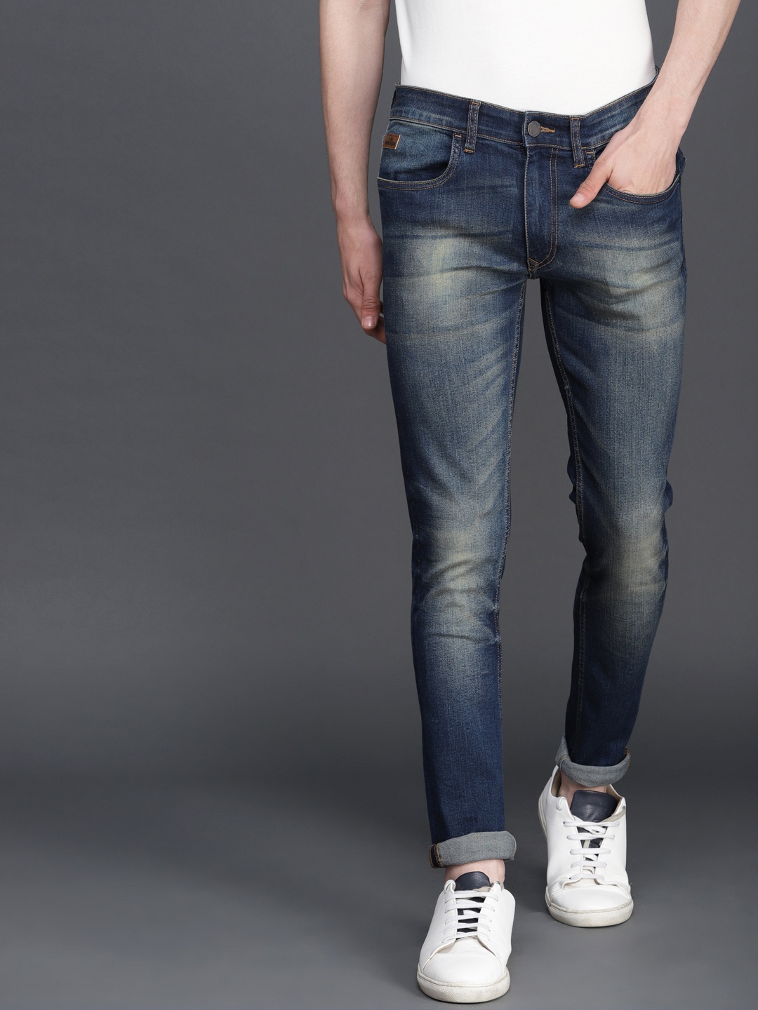 

WROGN Men Blue Skinny Fit Mid-Rise Clean Look Stretchable Jeans