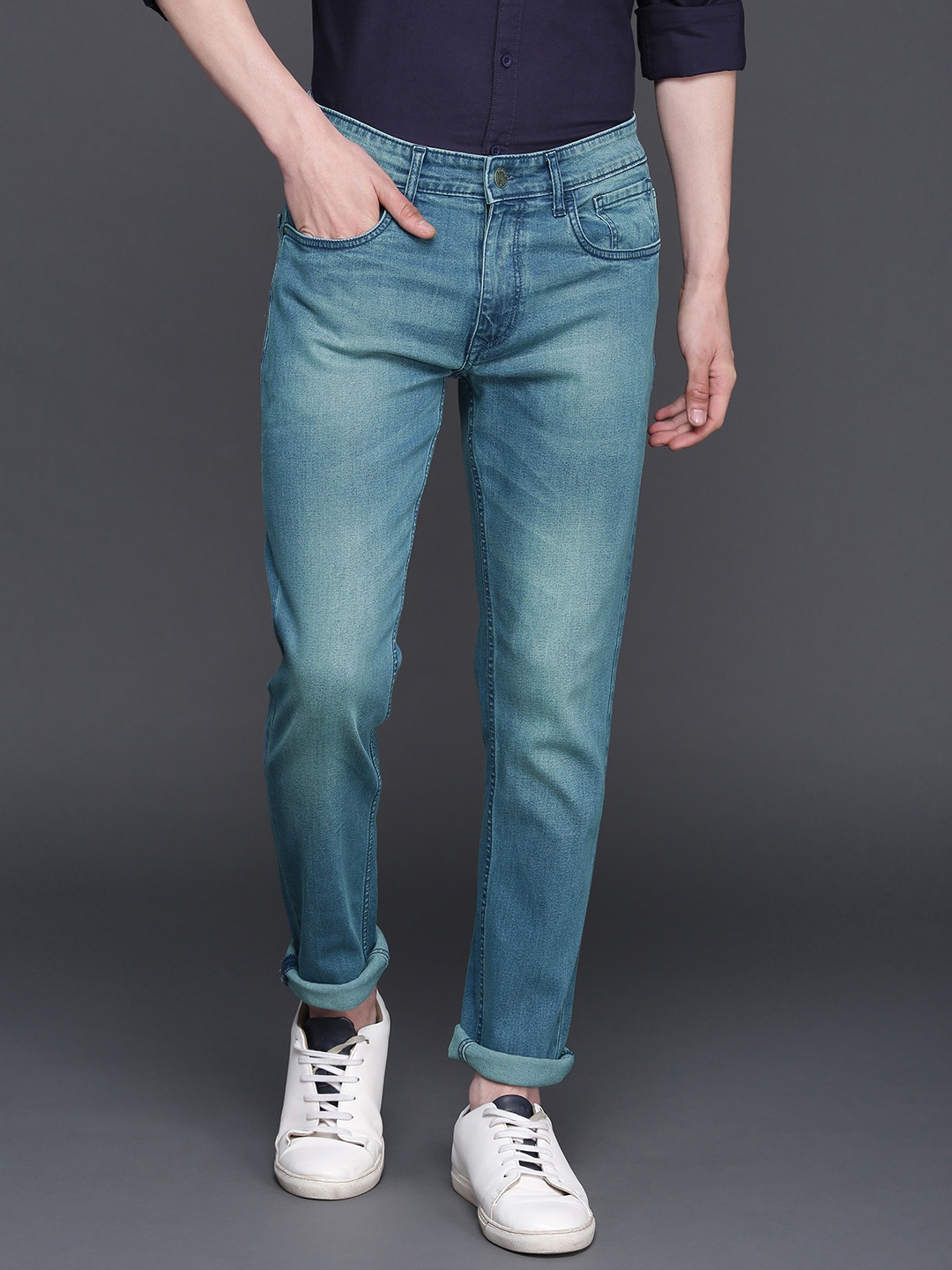 

WROGN Men Blue Slim Fit Mid-Rise Clean Look Stretchable Jeans