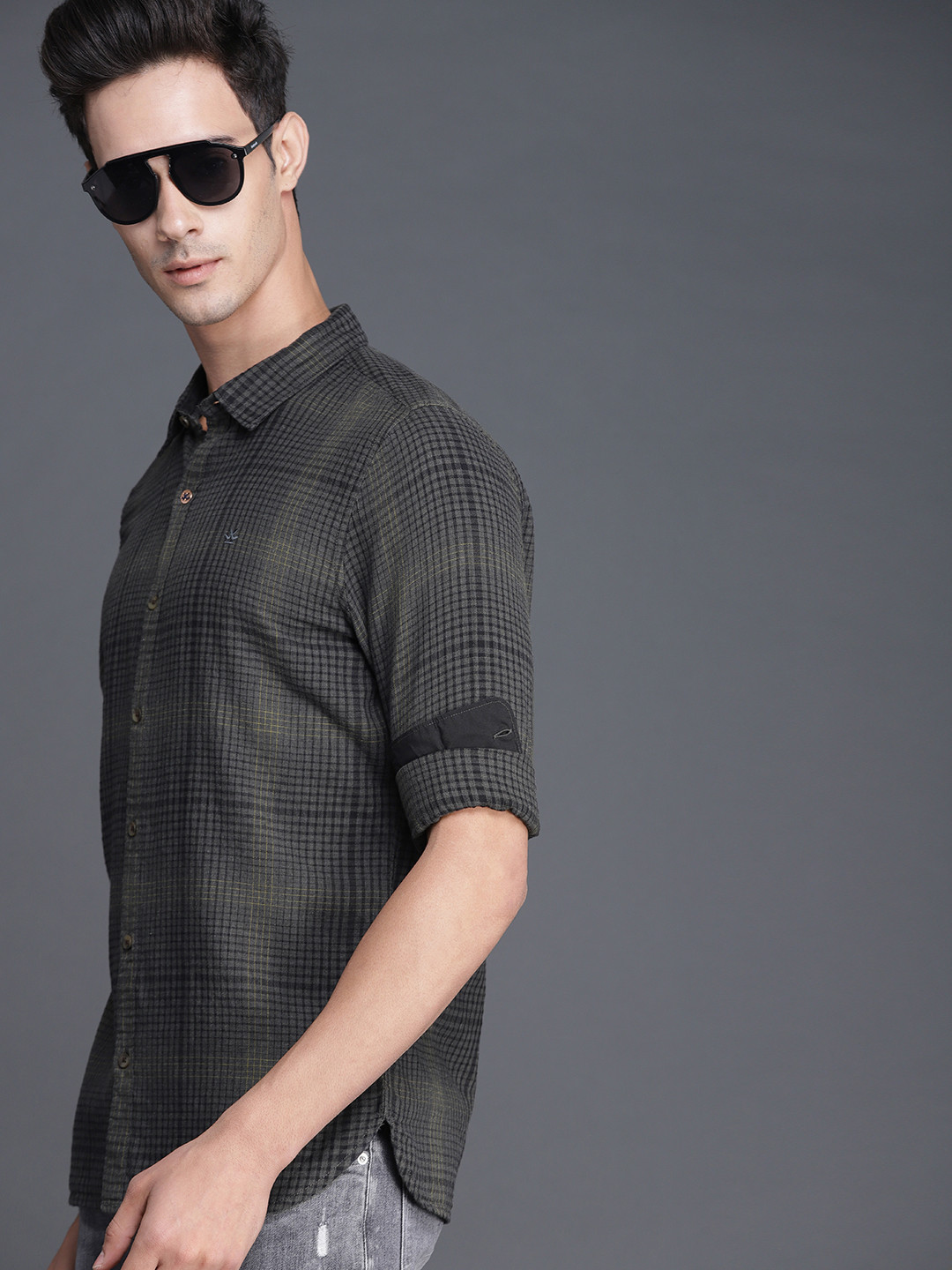 

WROGN Men Grey & Black Slim Fit Checked Casual Shirt
