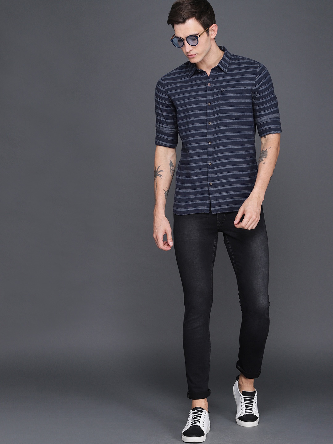

WROGN Men Navy Blue & White Slim Fit Striped Casual Shirt