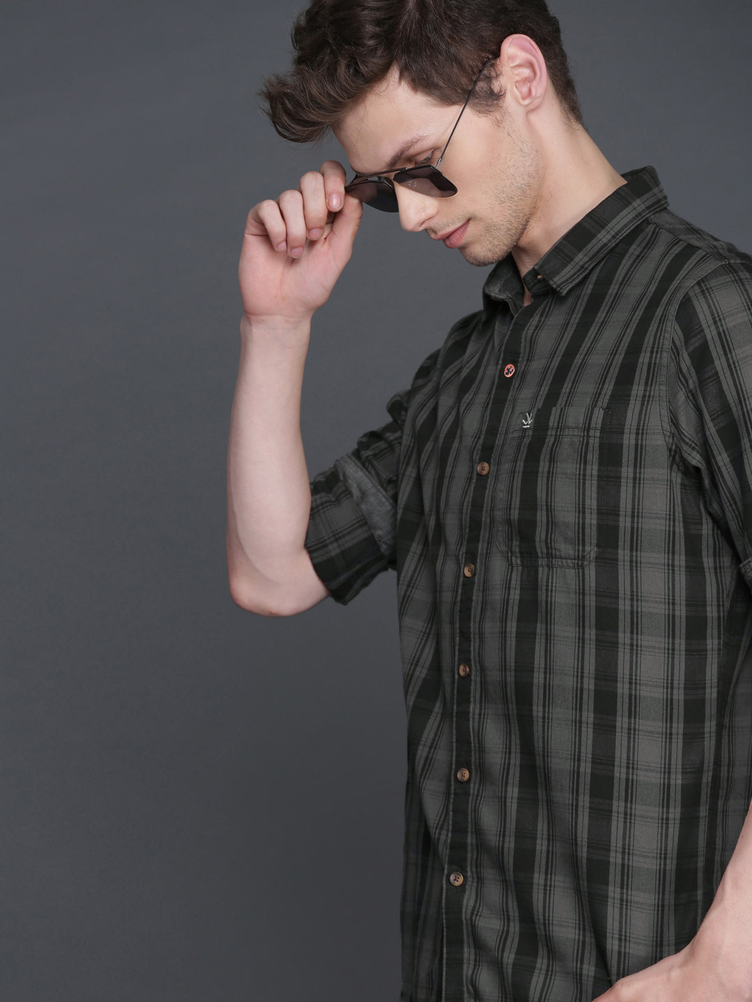 

WROGN Men Charcoal Grey & Black Slim Fit Checked Casual Shirt