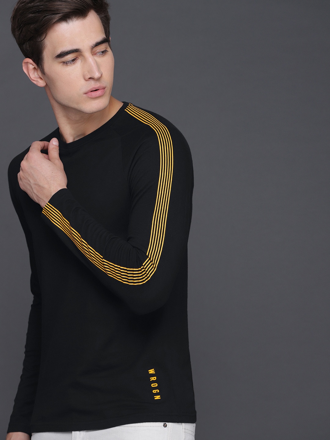 

WROGN Men Black Solid Slim Fit Round Neck Pure Cotton T-shirt