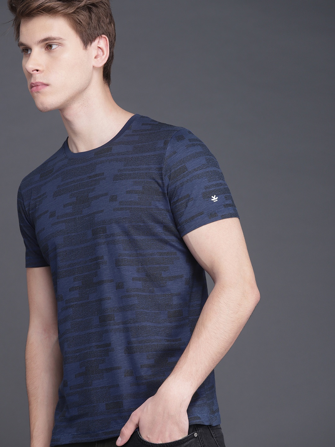 

WROGN Men Navy Blue Black Slim Fit Printed Round Neck Pure Cotton T-shirt