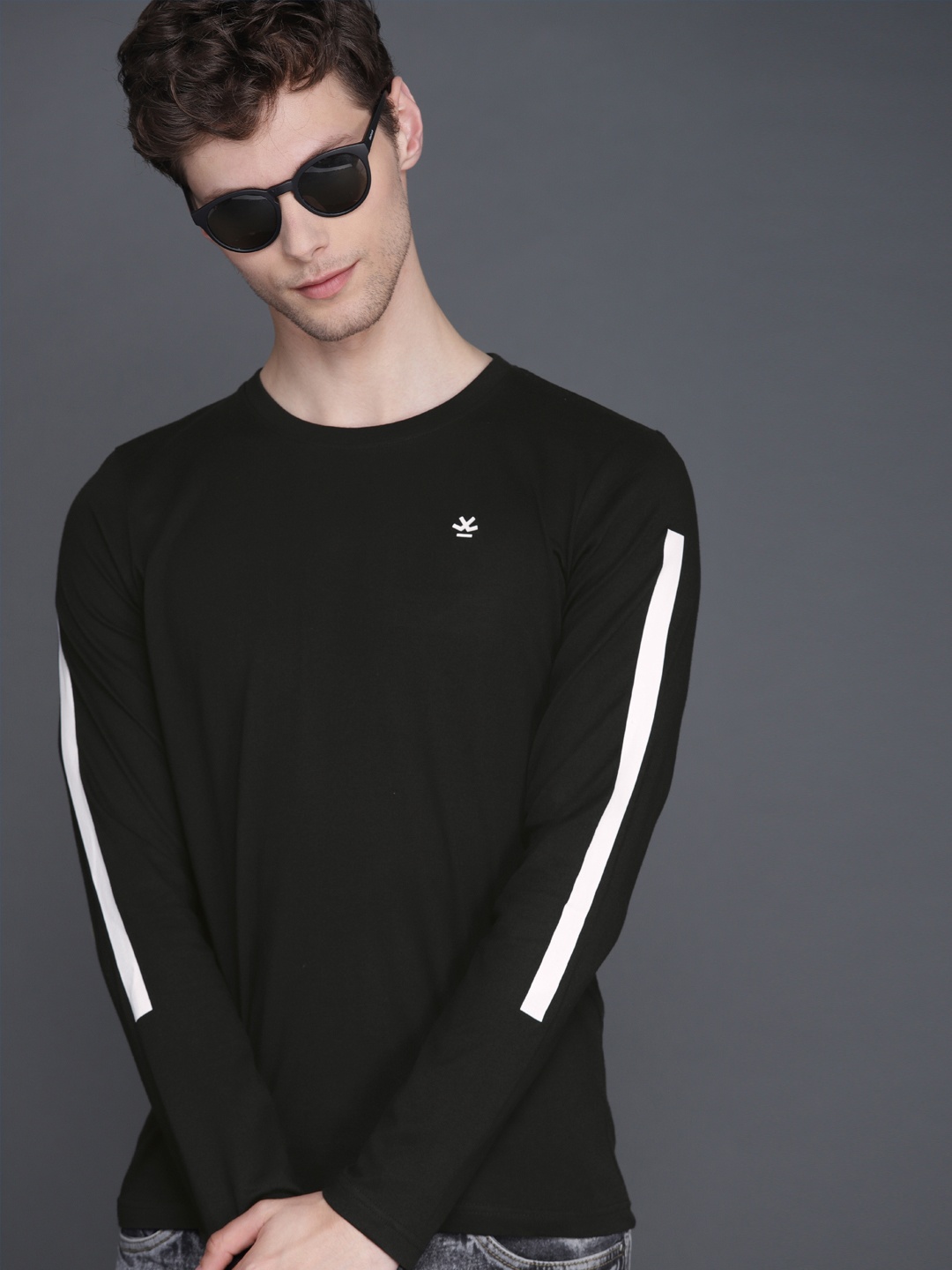 

WROGN Men Black Solid Slim Fit Round Neck Pure Cotton T-shirt