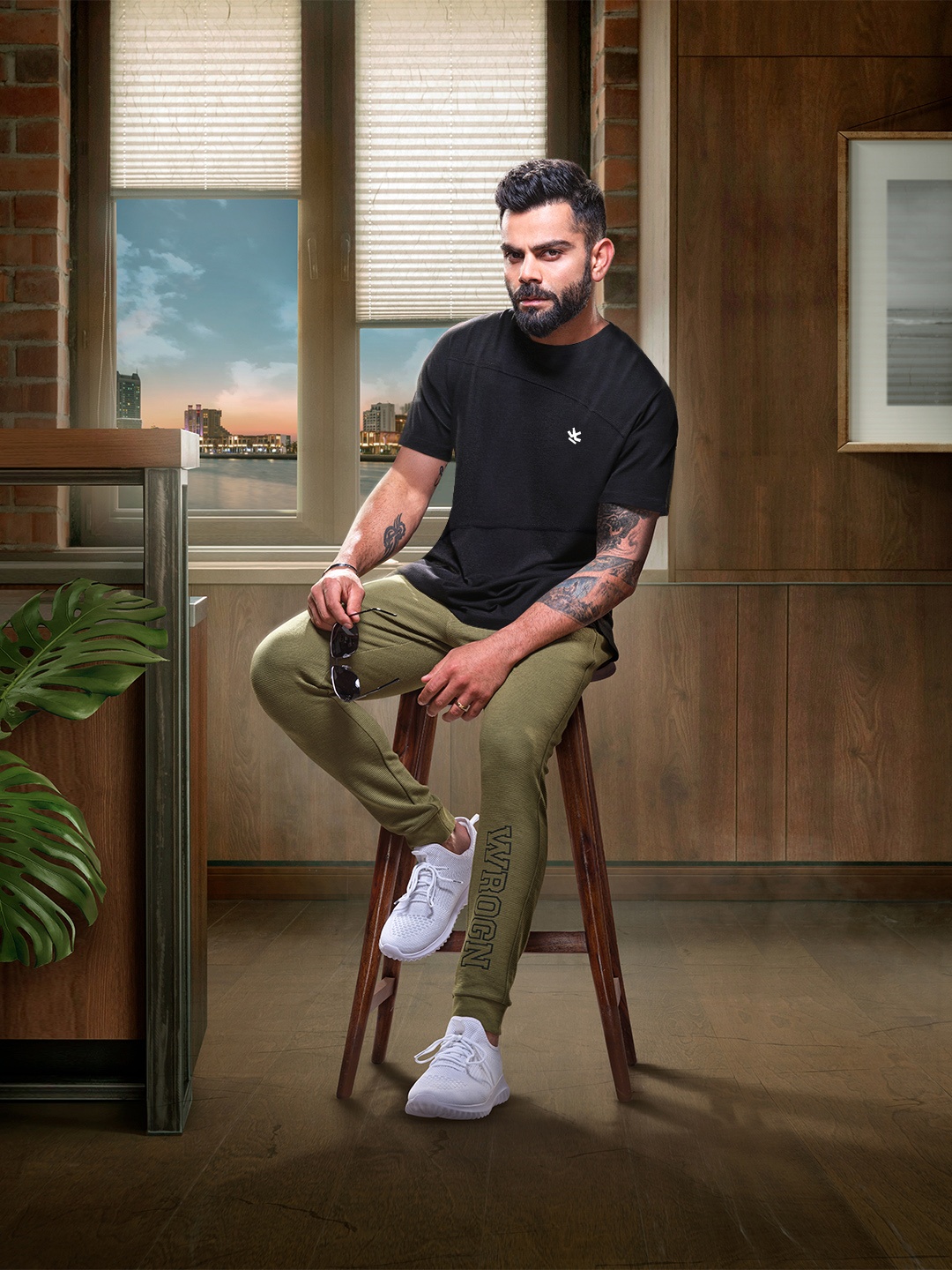 

WROGN Men Black Solid Slim Fit Round Neck Pure Cotton T-shirt