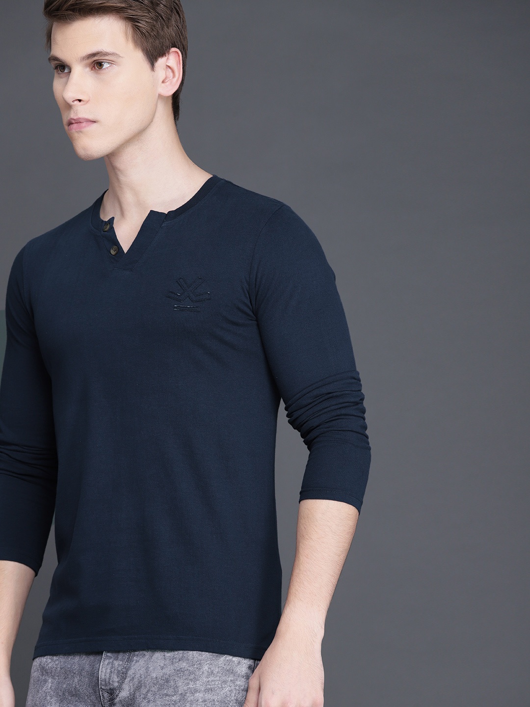 

WROGN Men Cream Navy Blue Striped Slim Fit Henley Neck Pure Cotton T-shirt