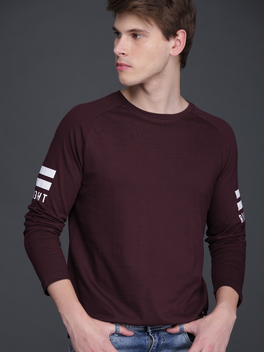 

WROGN Men Maroon Solid Round Neck Slim Fit Pure Cotton T-shirt