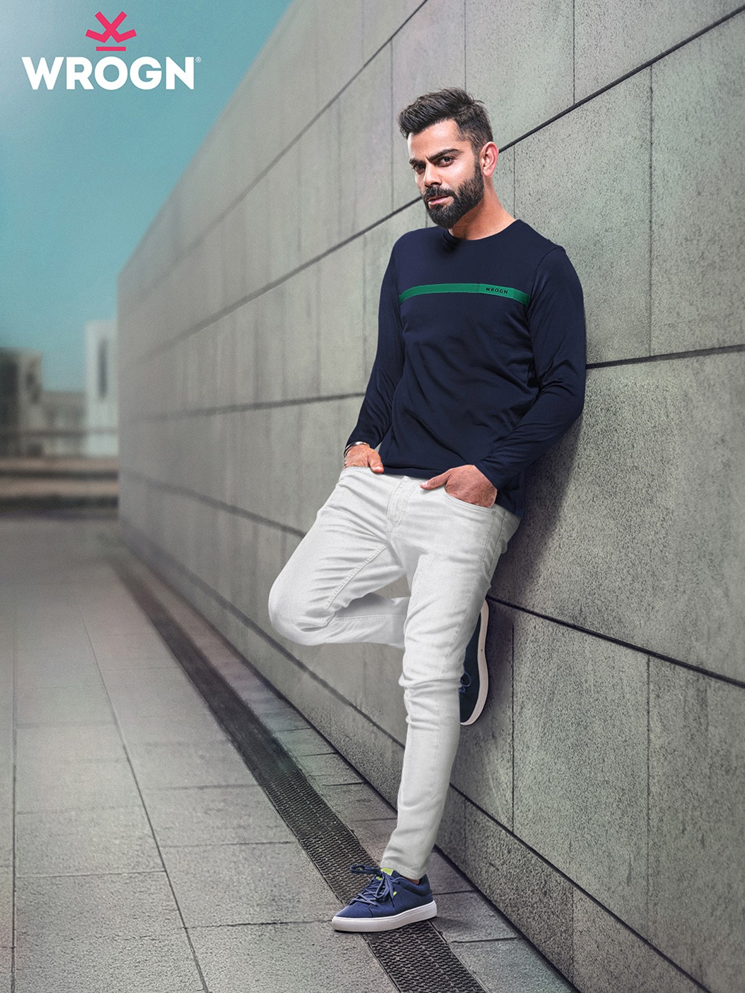 

WROGN Men Navy Blue Striped Round Neck Pure Cotton T-shirt