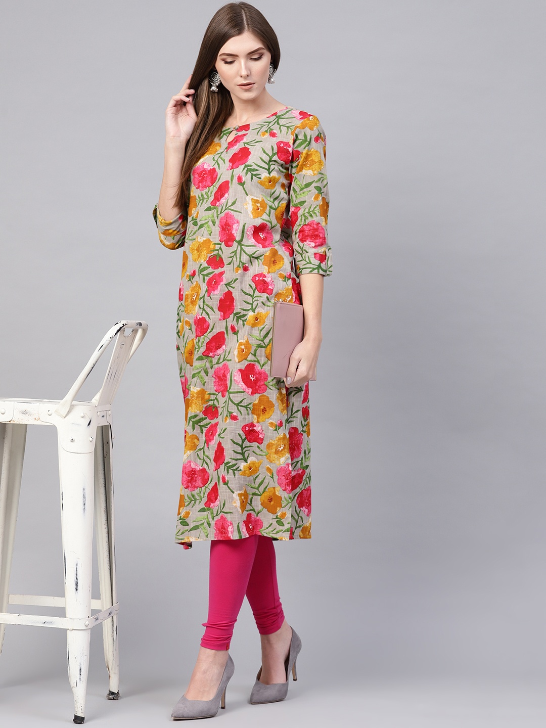 

AHIKA Women Grey & Pink Floral Print Straight Kurta