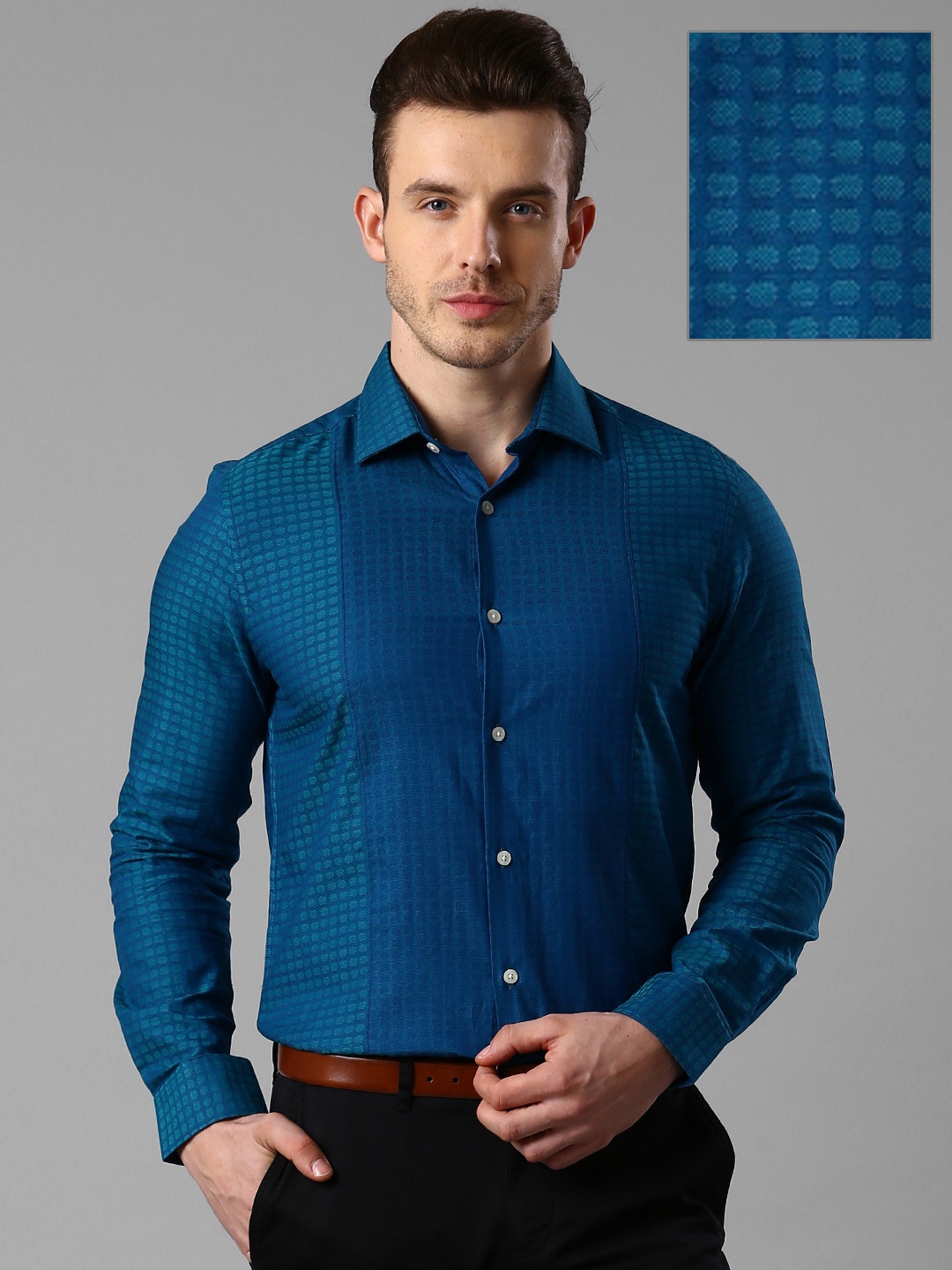 

INVICTUS Blue & Green Two-Toned Slim Fit Sustainable Formal Shirt