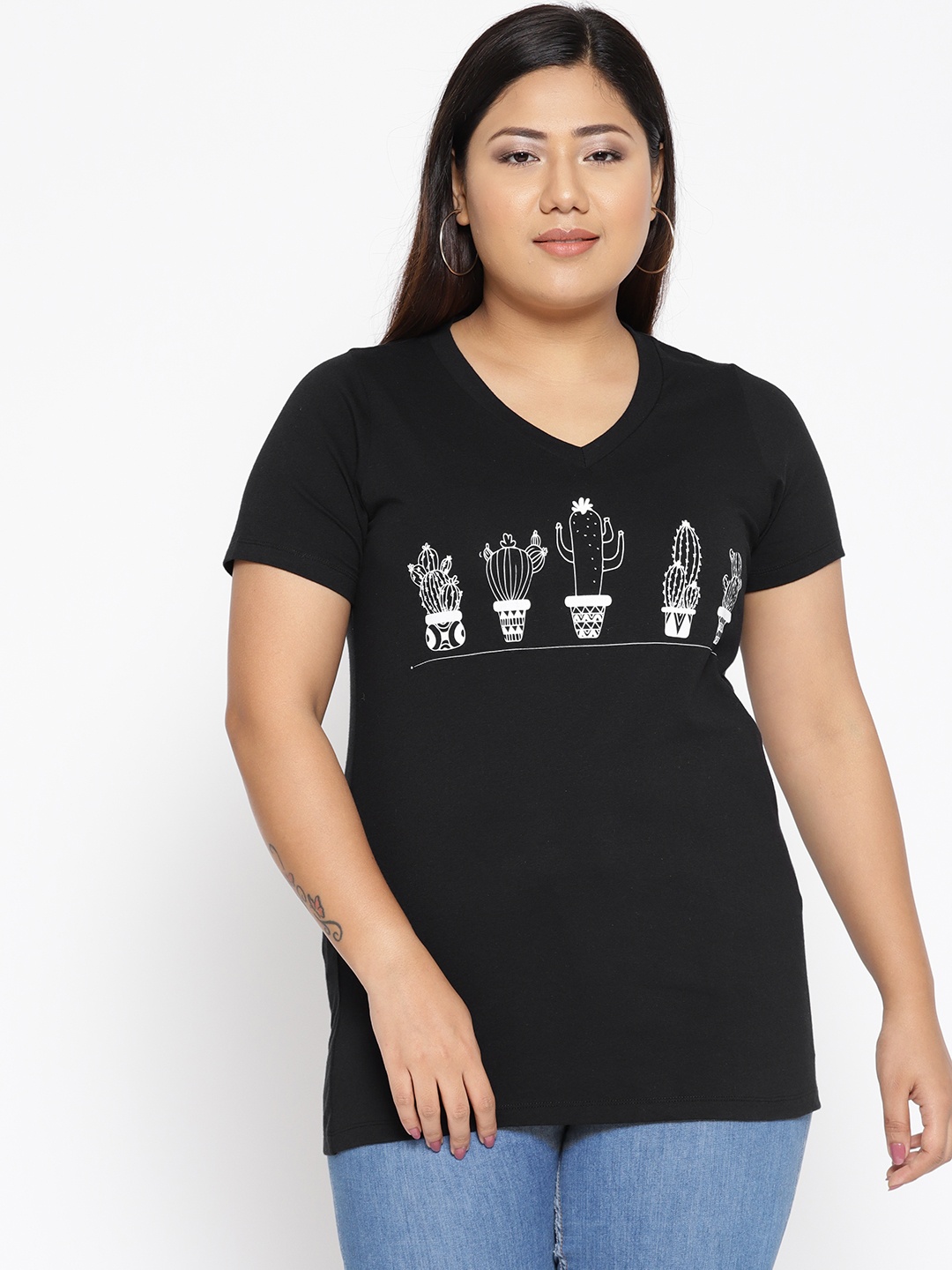 

The Pink Moon Plus Size Women Black White Printed V-Neck T-shirt