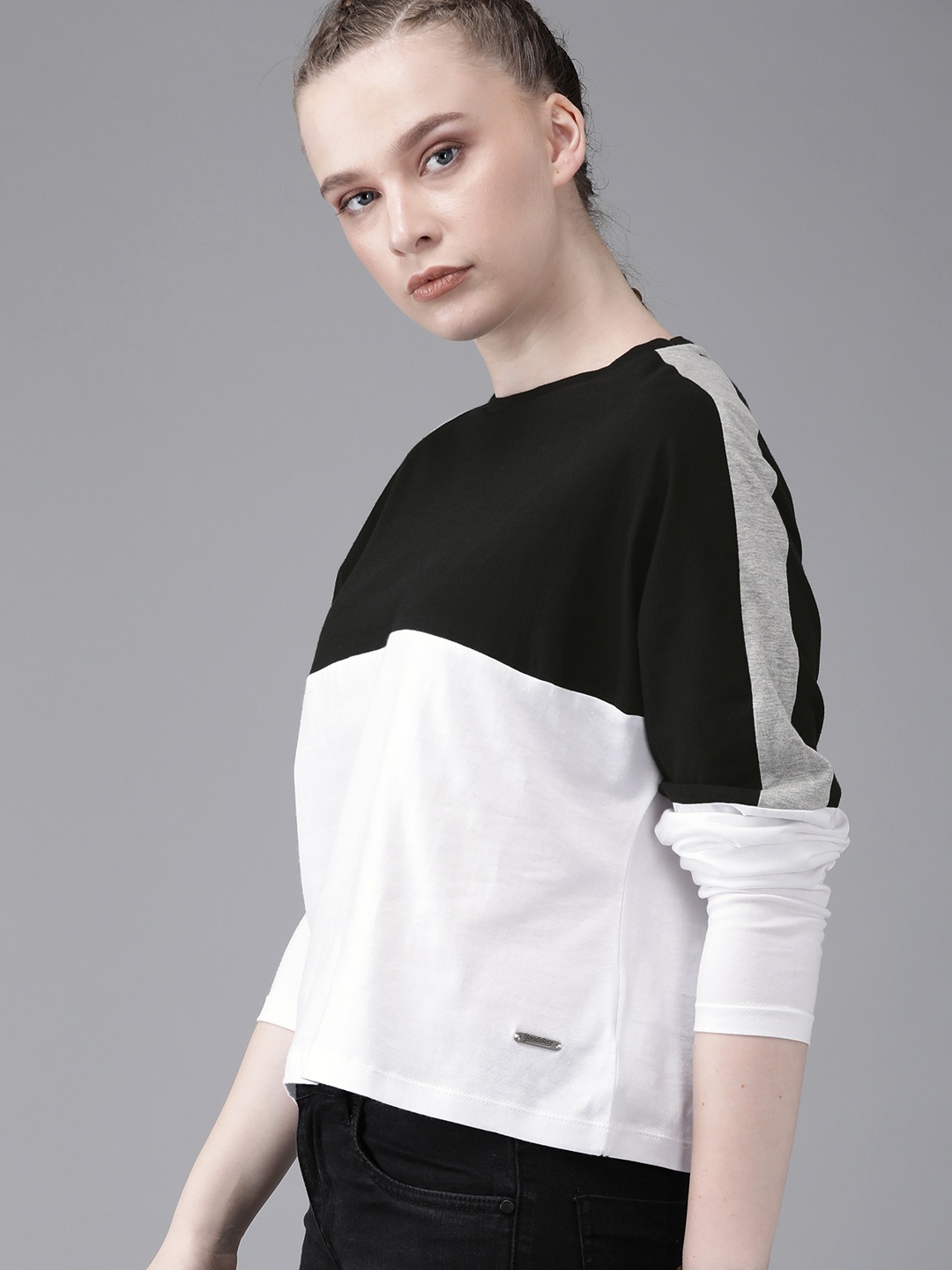 

The Roadster Lifestyle Co Women White Black Colourblocked Round Neck Pure Cotton T-shirt