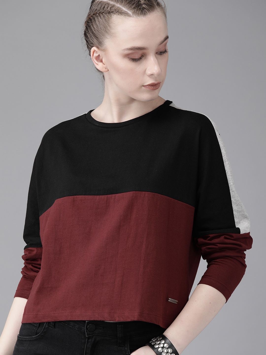 

The Roadster Lifestyle Co Women Black Burgundy Colourblocked Round Neck Pure Cotton T-shirt