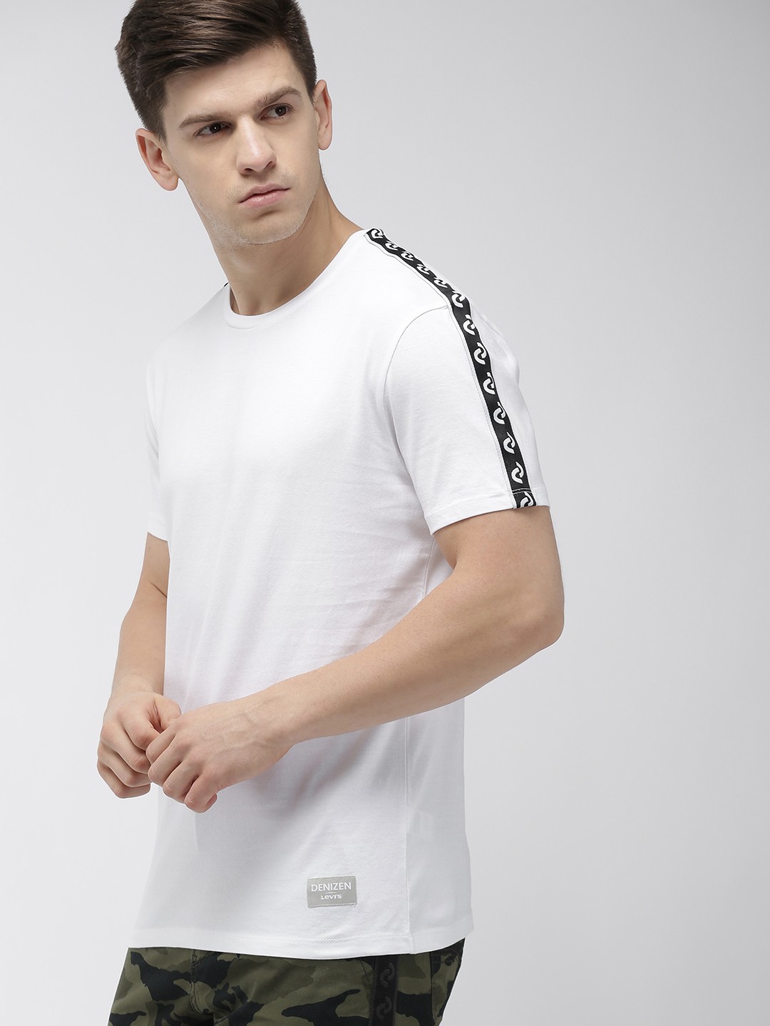 

Denizen From Levis Men White Solid Round Neck Pure Cotton T-shirt