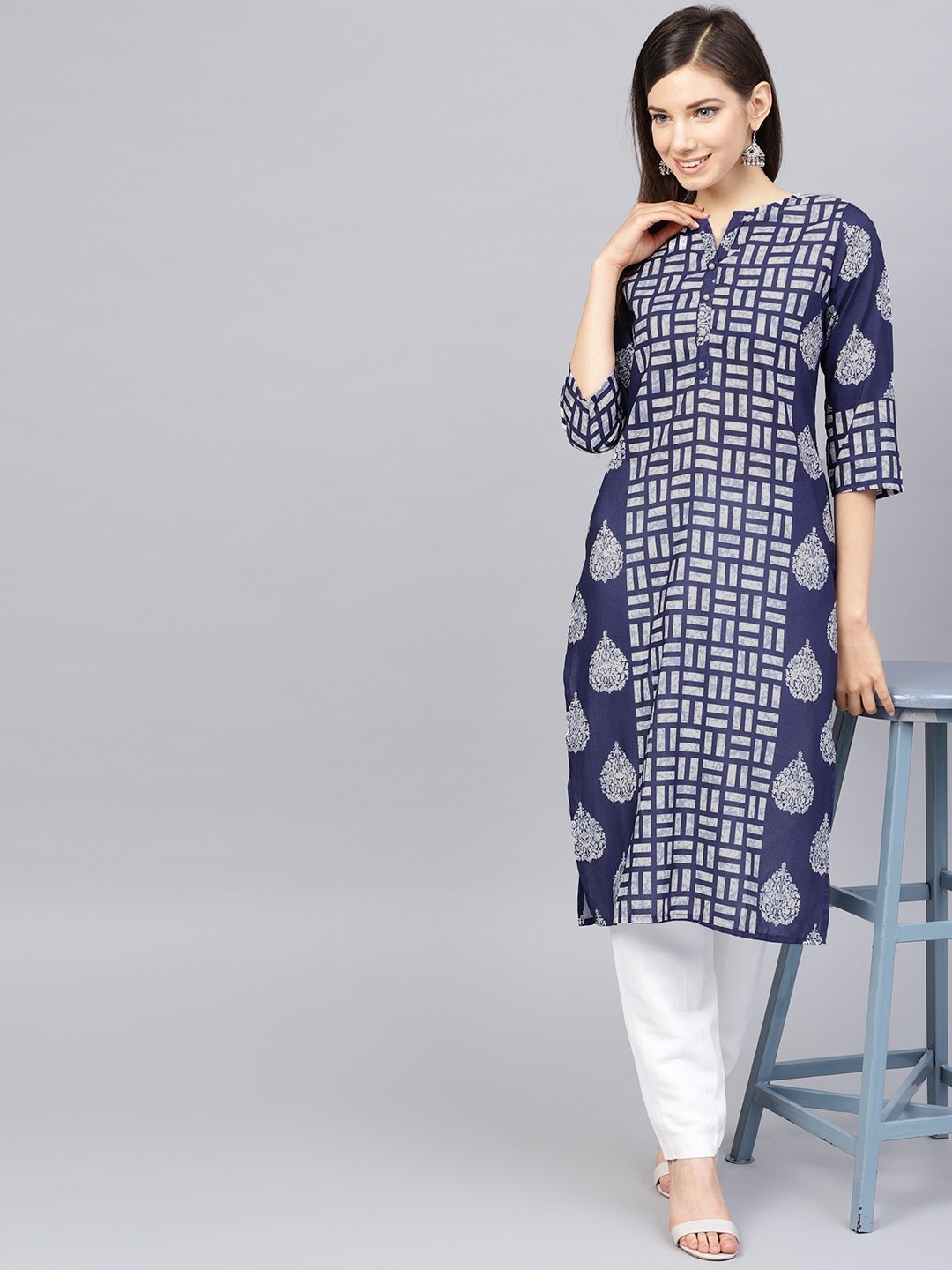 

Ahalyaa Women Navy Blue & Off-White Printed Straight Kurta