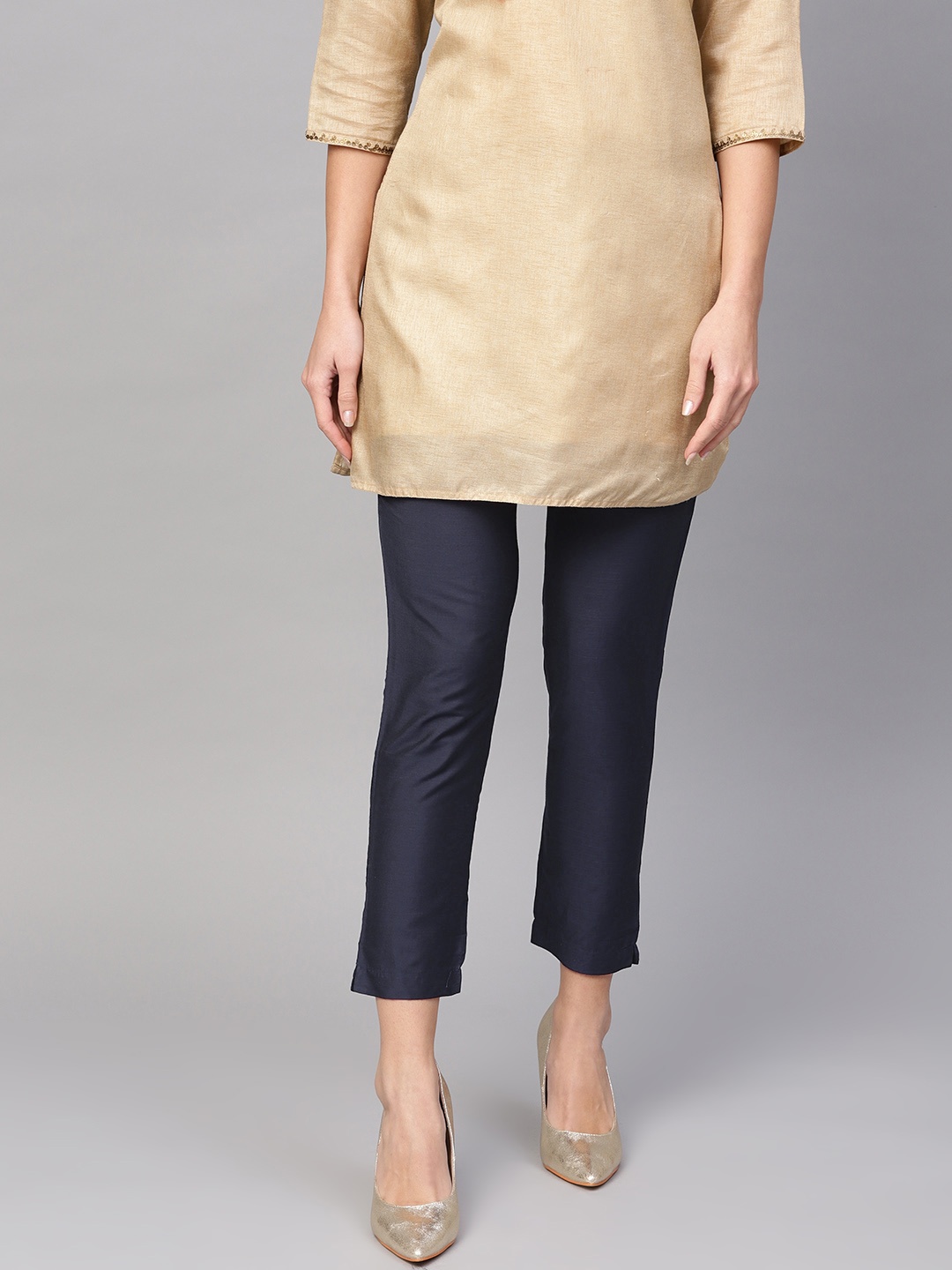 

W Women Navy Blue Solid Cropped Trousers