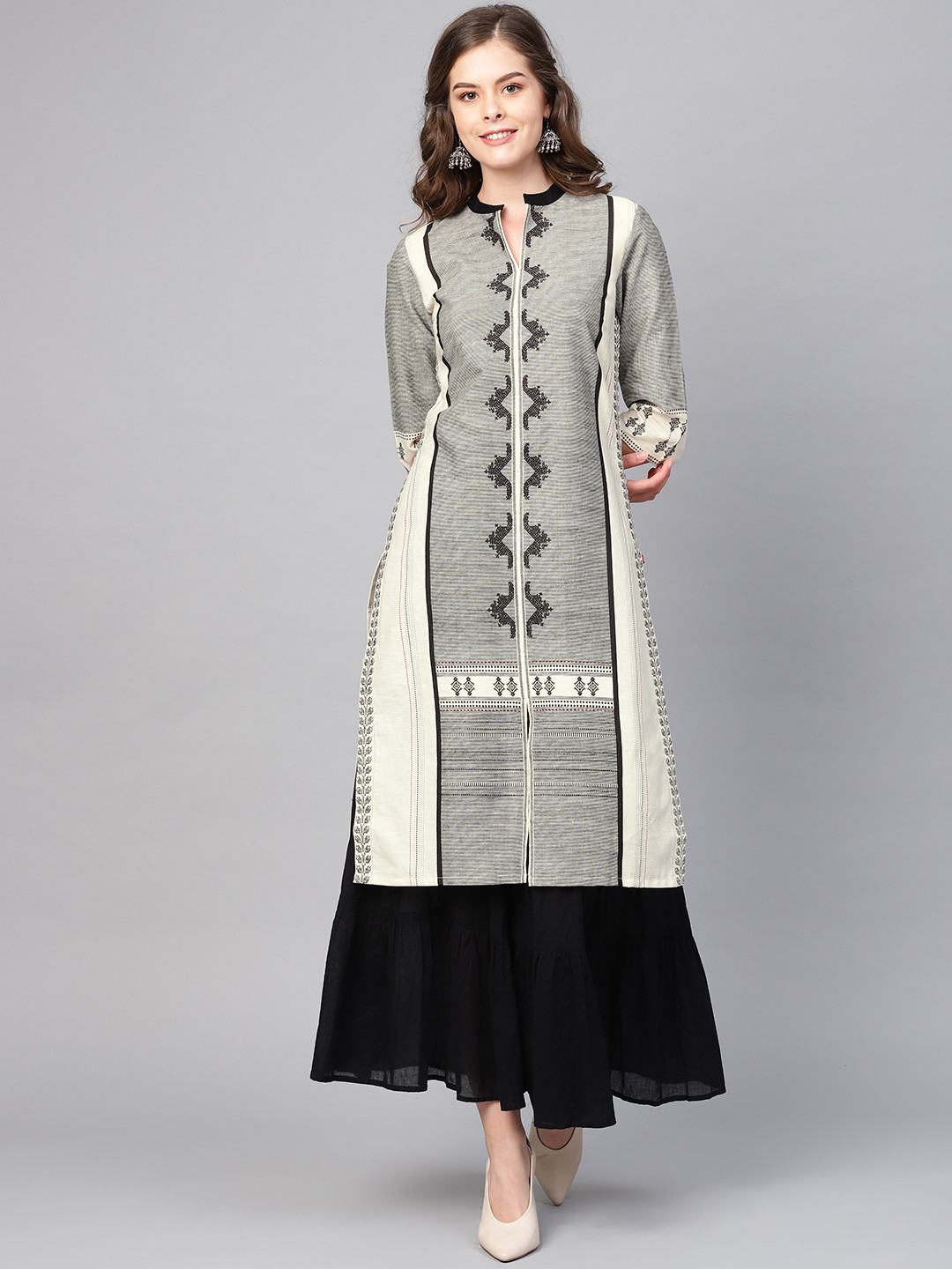 

W Women Off-White & Black Printed Straight Kurta