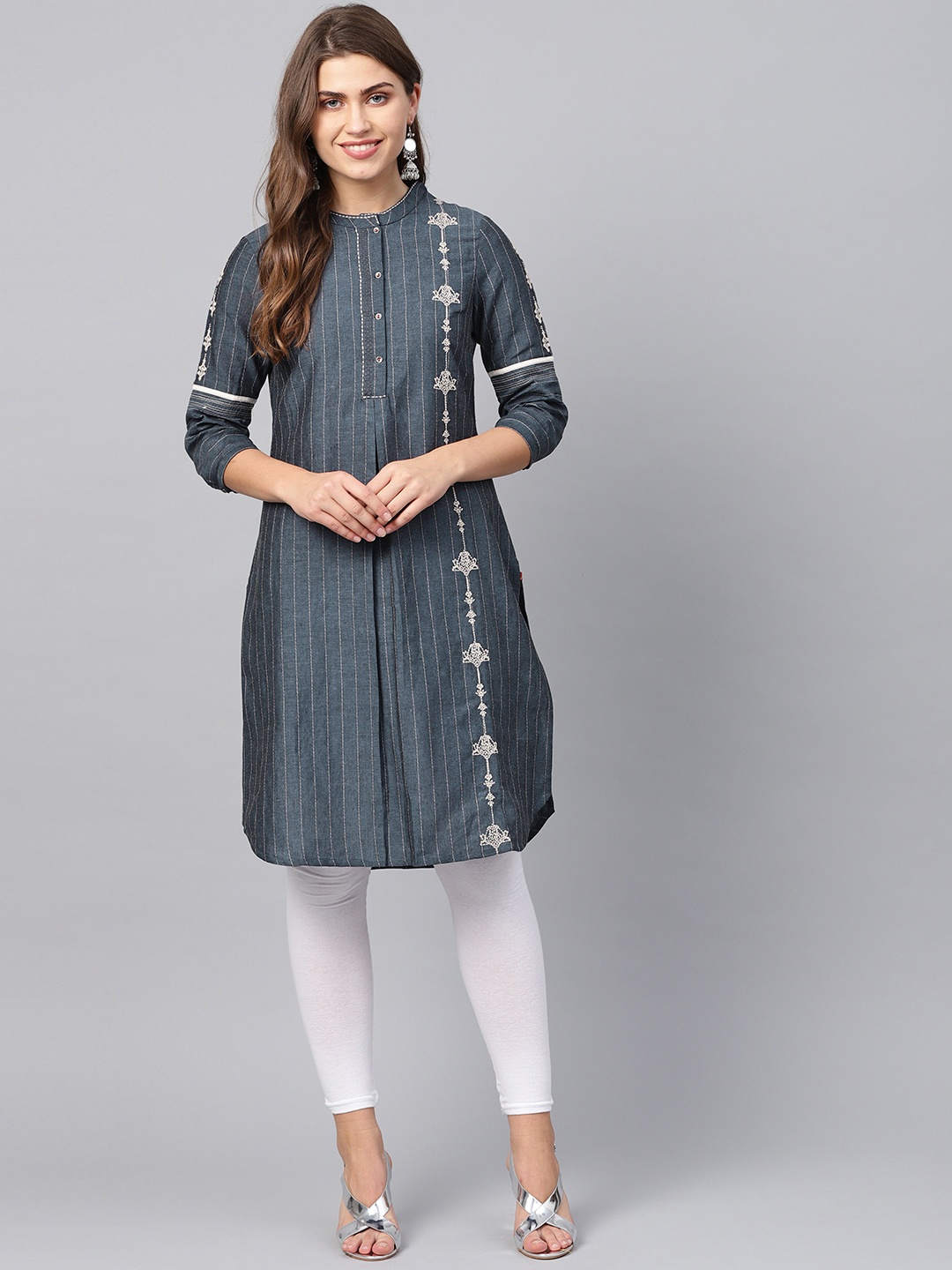 

W Women Navy Blue & Off-White Striped Straight Kurta