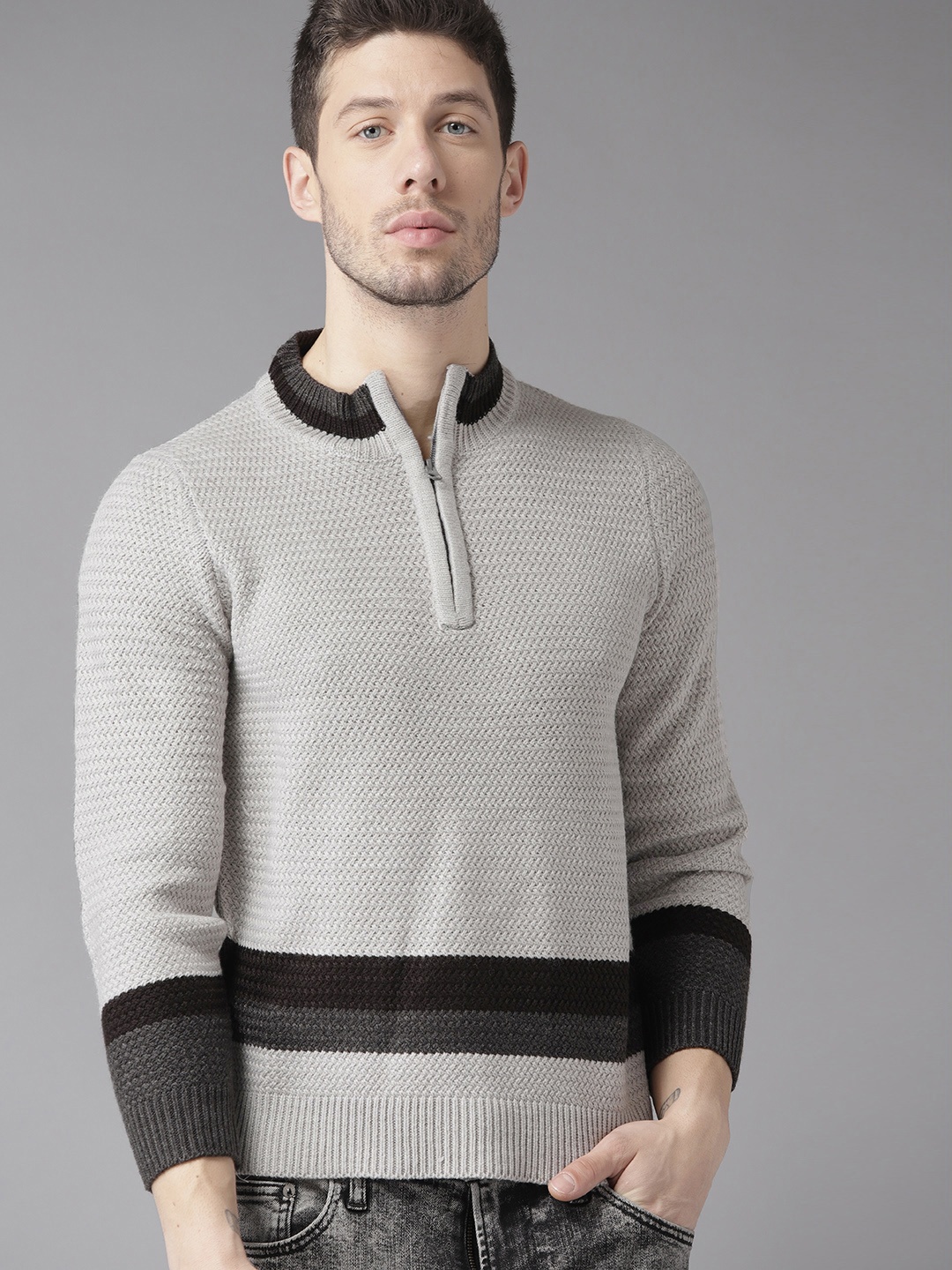 

The Roadster Lifestyle Co Men Grey Solid Sweater