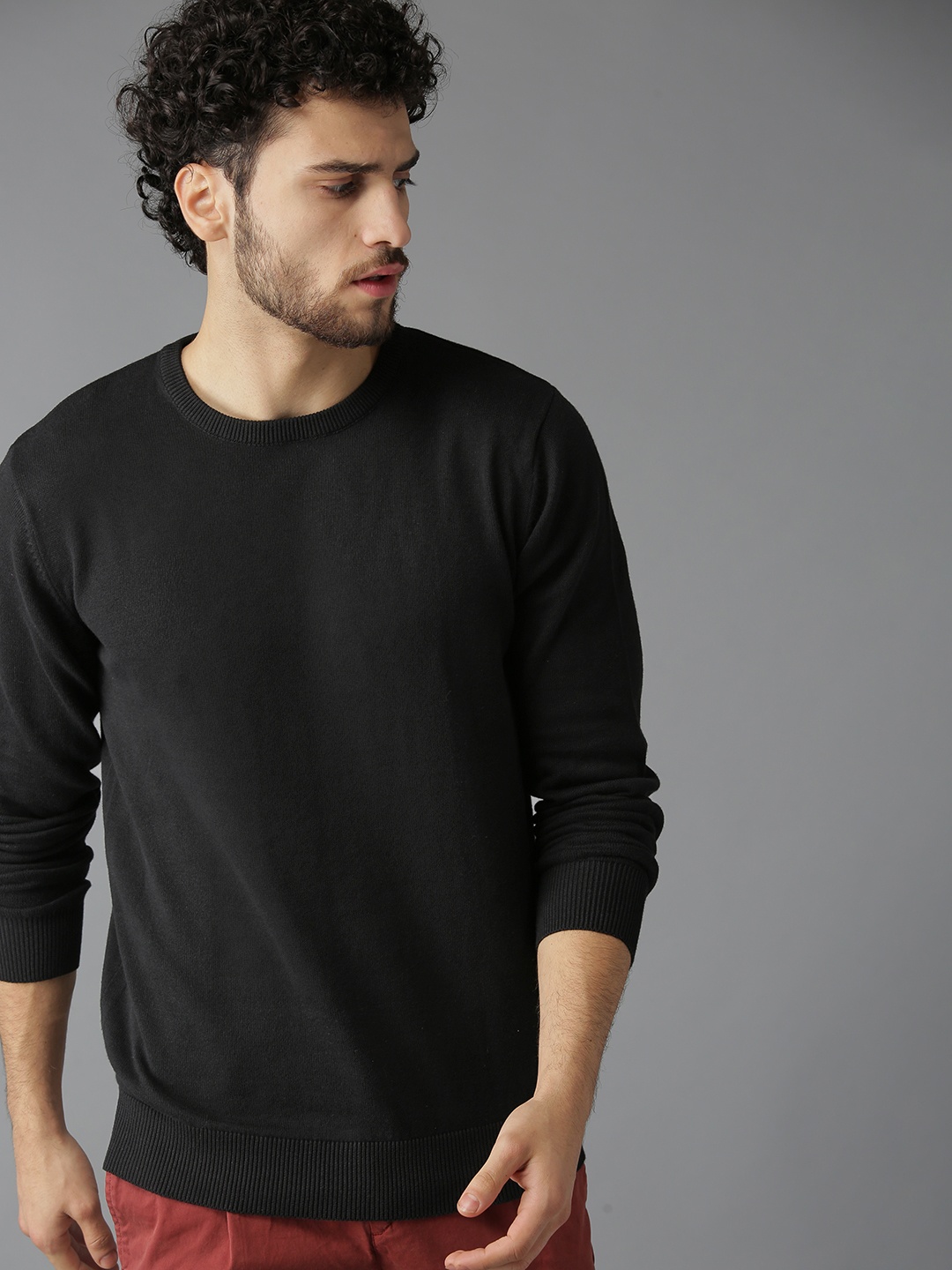 

The Roadster Lifestyle Co Men Black Solid Sweater
