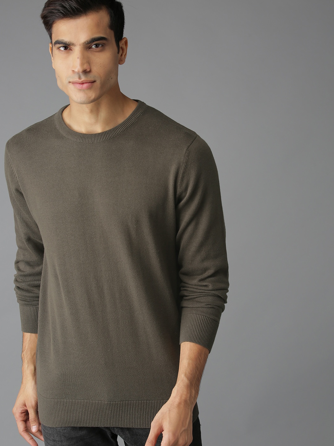 

The Roadster Lifestyle Co Men Green Solid Sweater
