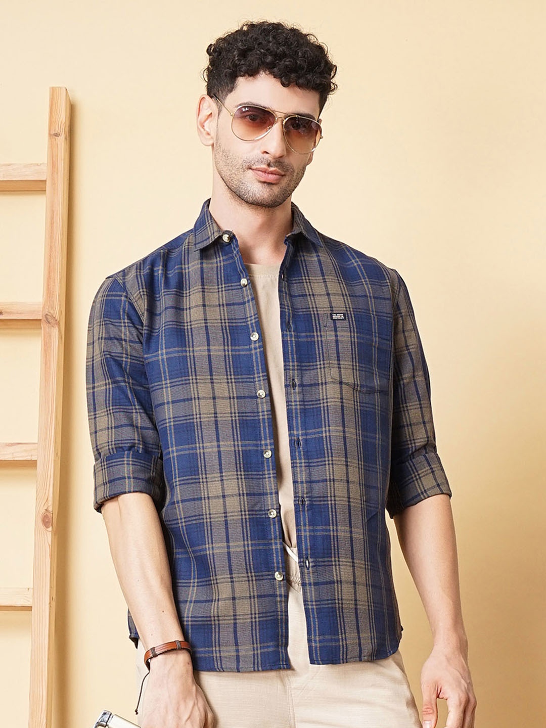 

The Indian Garage Co Men Navy Blue & Olive Regular Fit Checked Casual Shirt