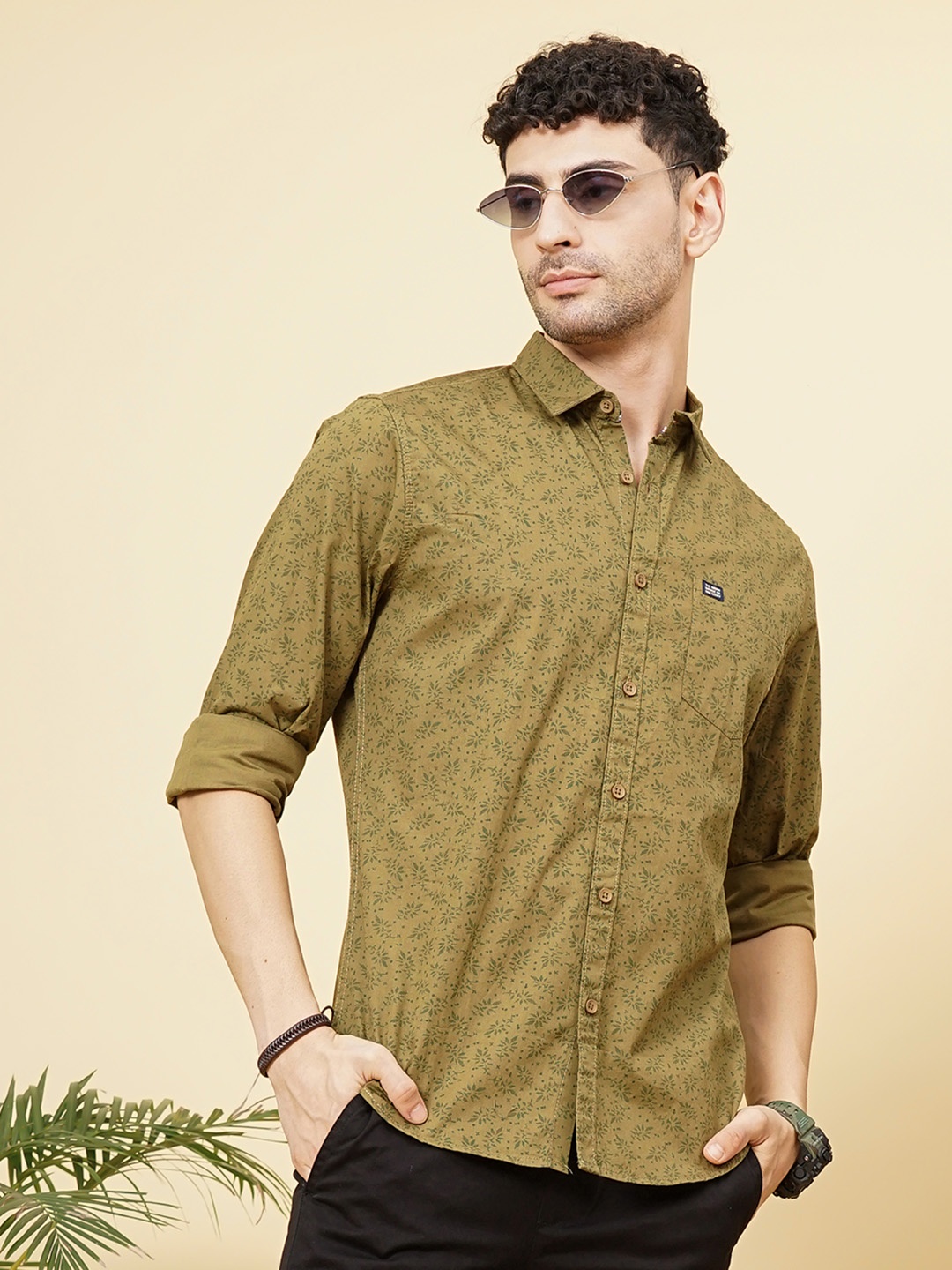 

The Indian Garage Co Men Olive Green Slim Fit Printed Casual Shirt