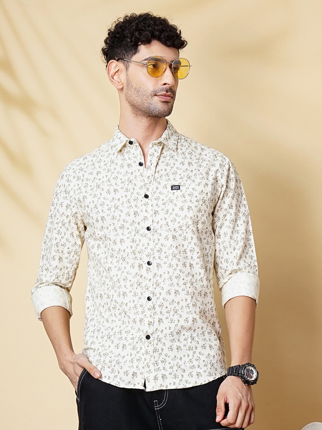 

The Indian Garage Co Men Beige & Olive Green Slim Fit Printed Casual Shirt