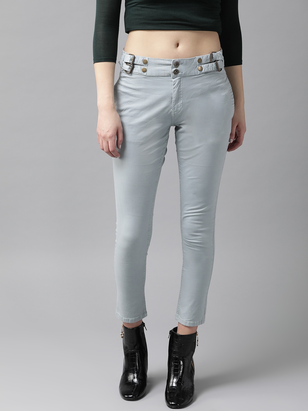 

The Roadster Lifestyle Co Women Blue Regular Fit Solid Cropped Trousers