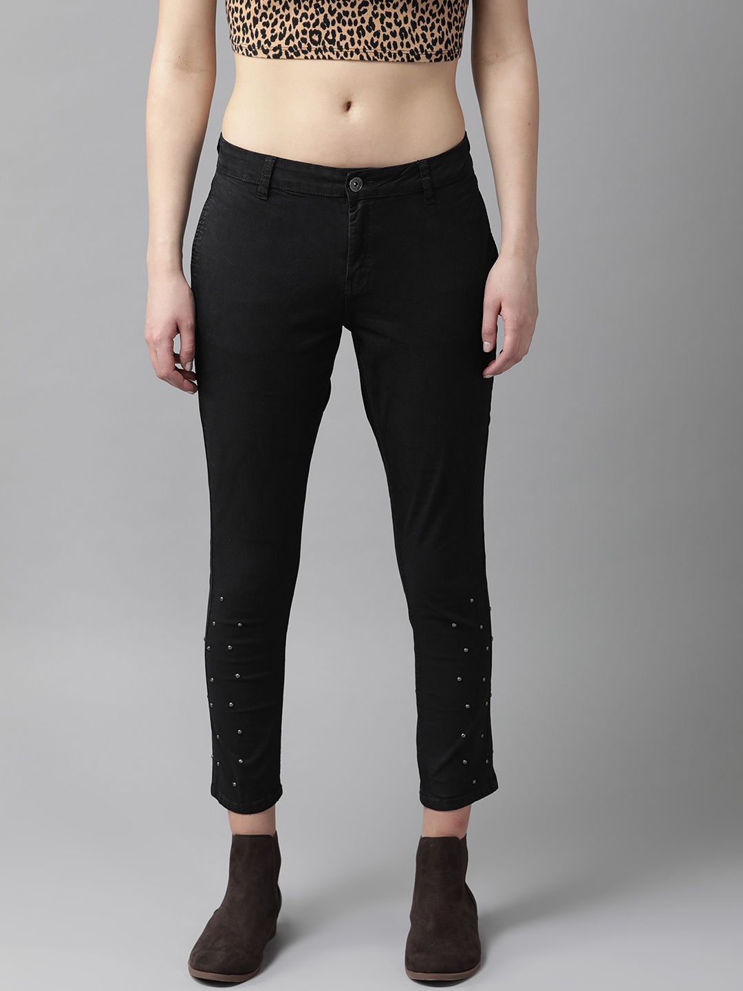 

The Roadster Lifestyle Co Women Black Regular Fit Solid Cropped Trousers