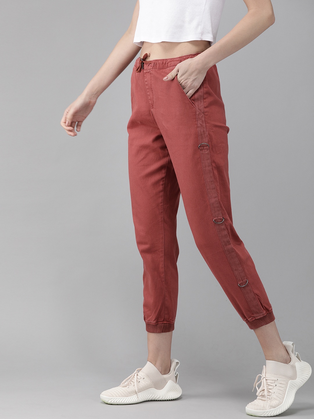 

The Roadster Lifestyle Co Women Rust Red Regular Fit Solid Three-fourth Joggers