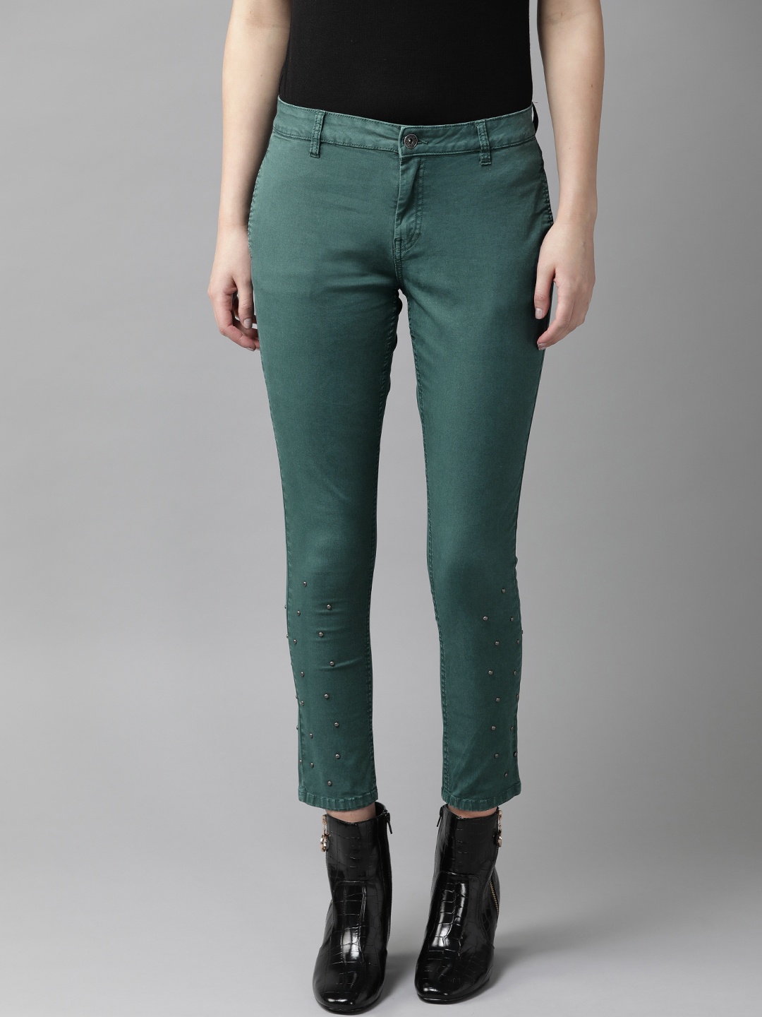 

The Roadster Lifestyle Co Women Teal Green Regular Fit Solid Cropped Trousers