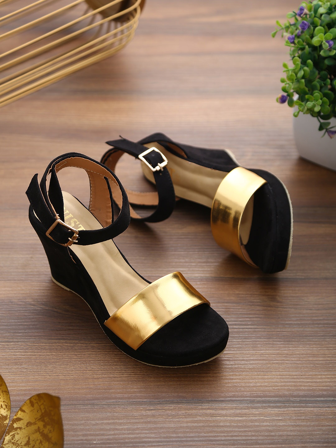 

GNIST Women Black Solid Sandals