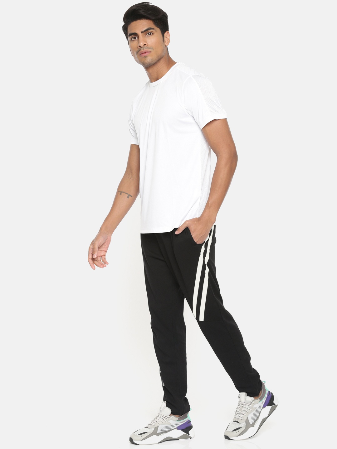 

Skult By Shahid Kapoor Men Black Solid Straight-Fit Trackpant