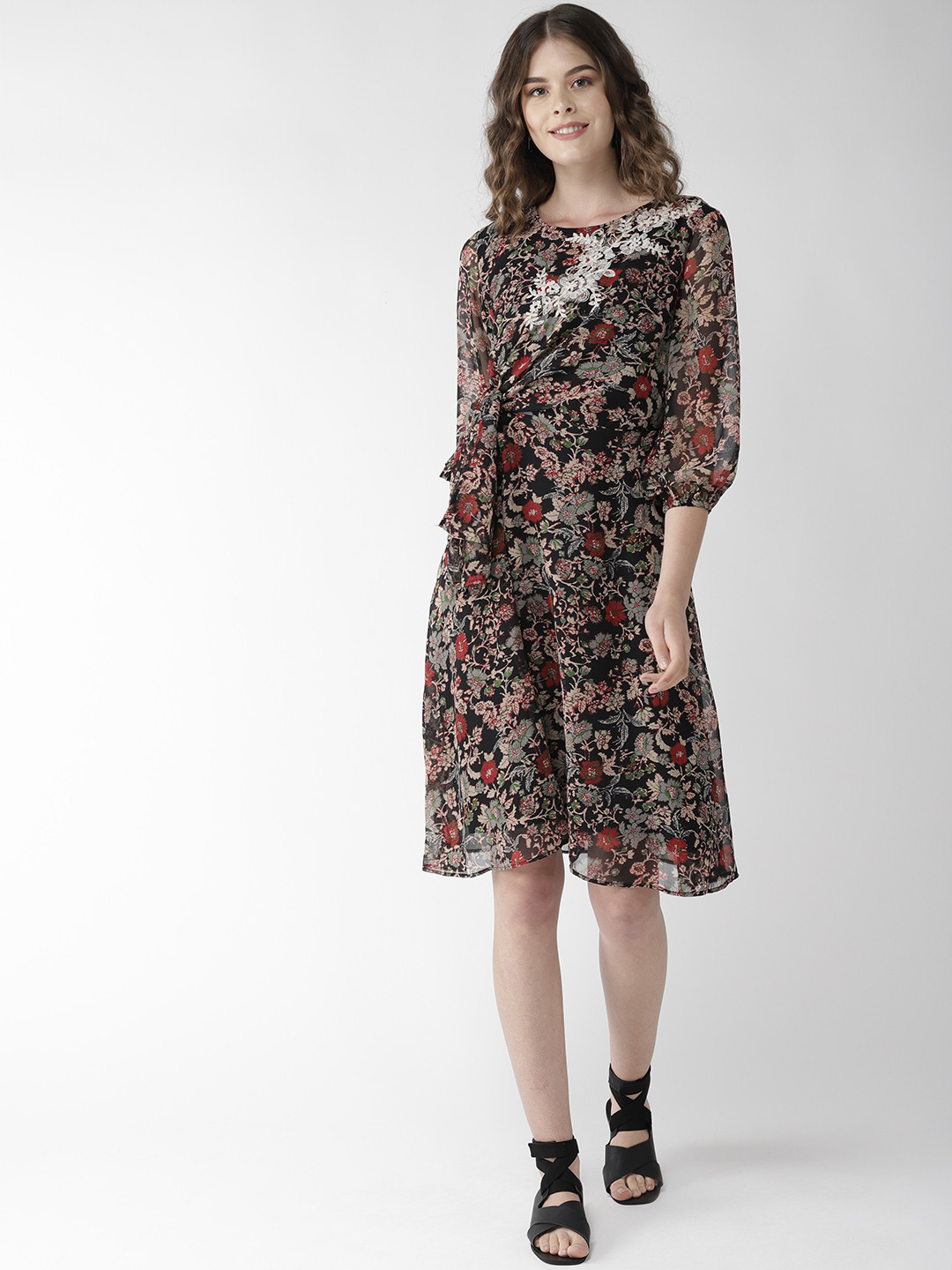 

Antheaa Women Black & Red Floral Print A-Line Dress