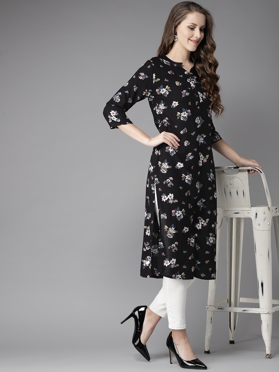 

HERE&NOW Women Black Floral Printed Straight Kurta
